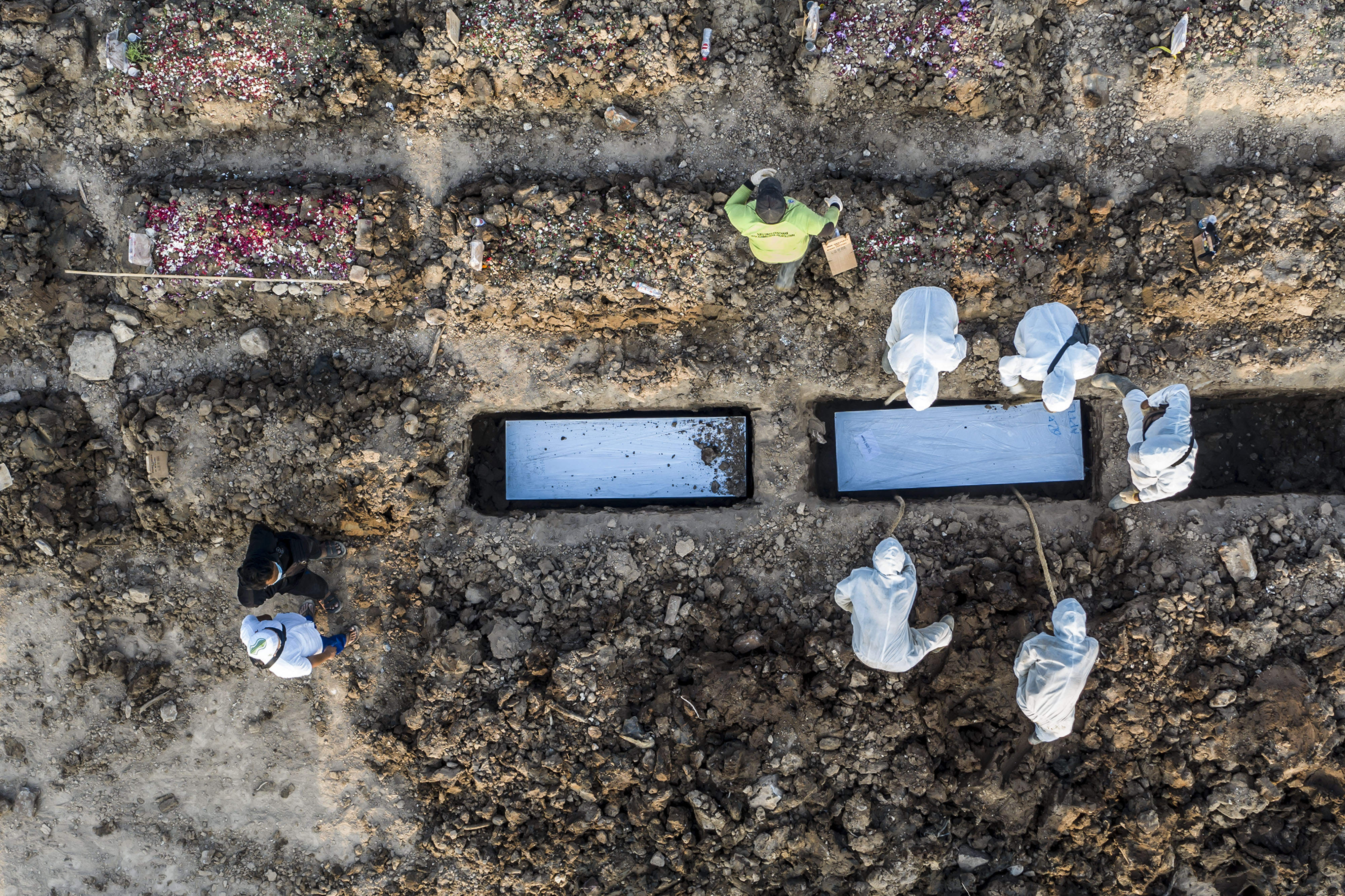 Ilustrasi pemakaman jenazah pasien covid-19