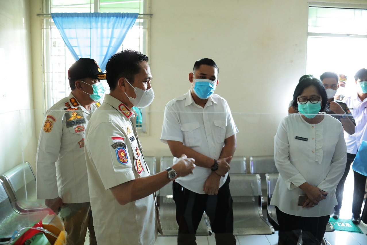 Sekda Palembang Ratu Dewa (kedua dari kiri).