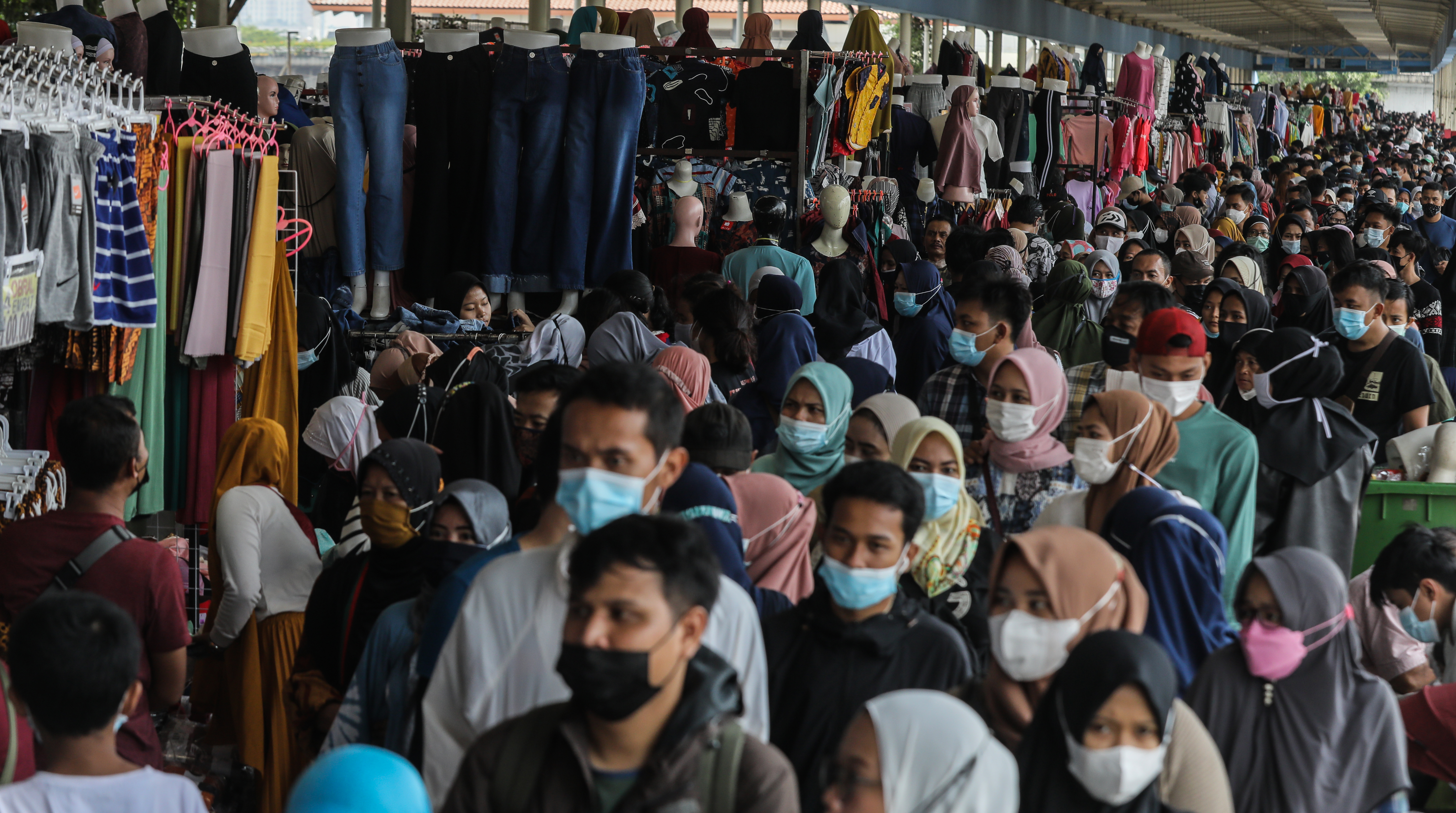 Hampir Separuh Kelurahan di DKI Warganya tidak Patuh Jaga Jarak