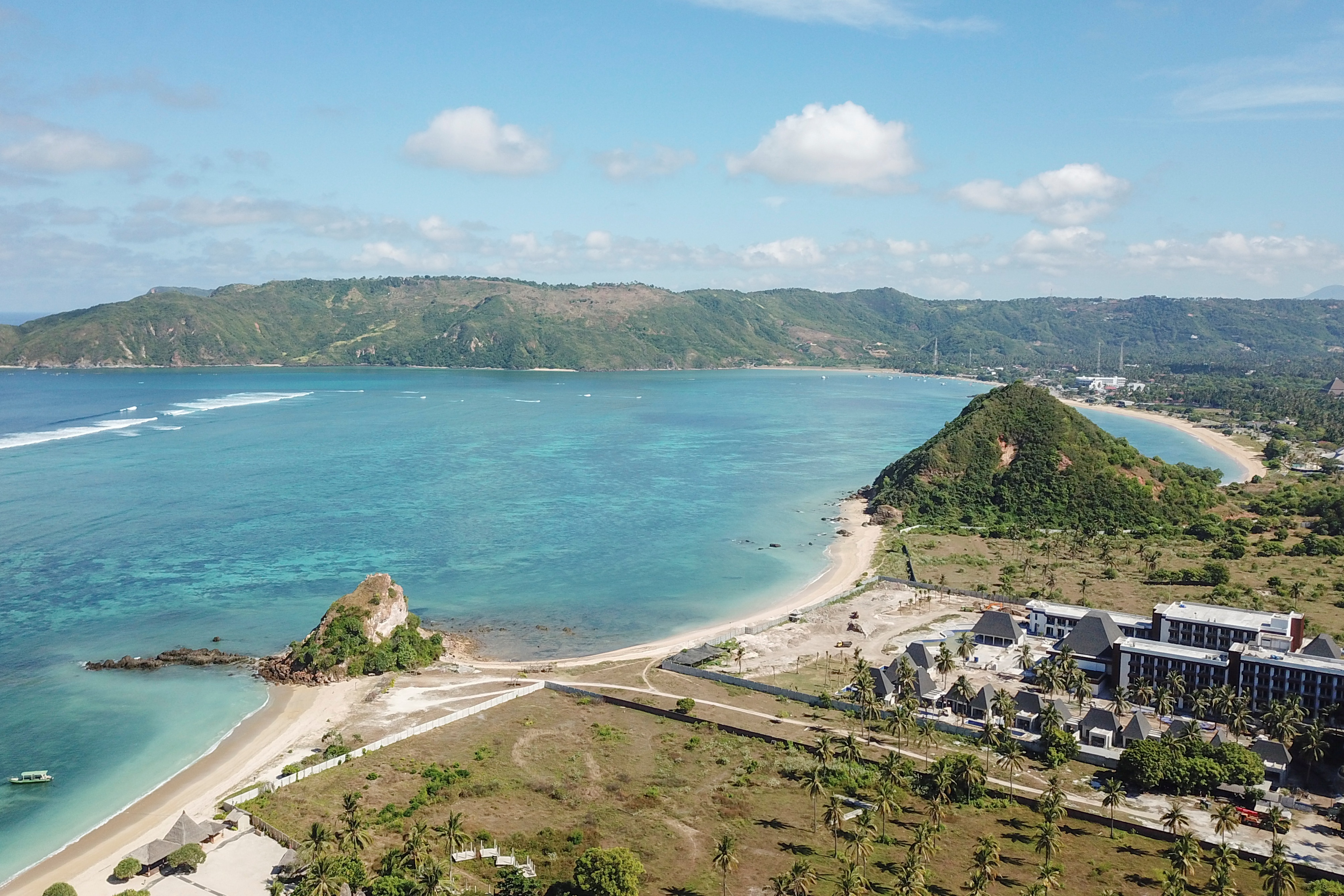 Destinasi wisata Pantai Mandalika di Kawasan Ekonomi Khusus (KEK) Mandalika, Desa Kuta, Kecamatan Pujut, Praya, Lombok Tengah, NTB.