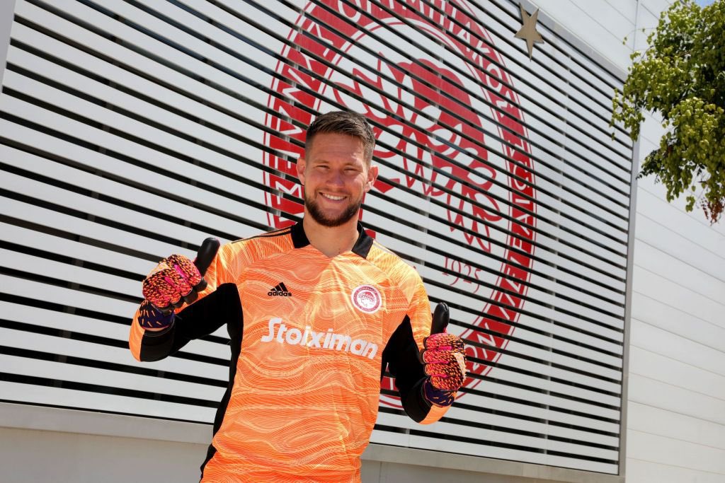 Olympiakos Datangkan Penjaga Gawang Rep Ceko