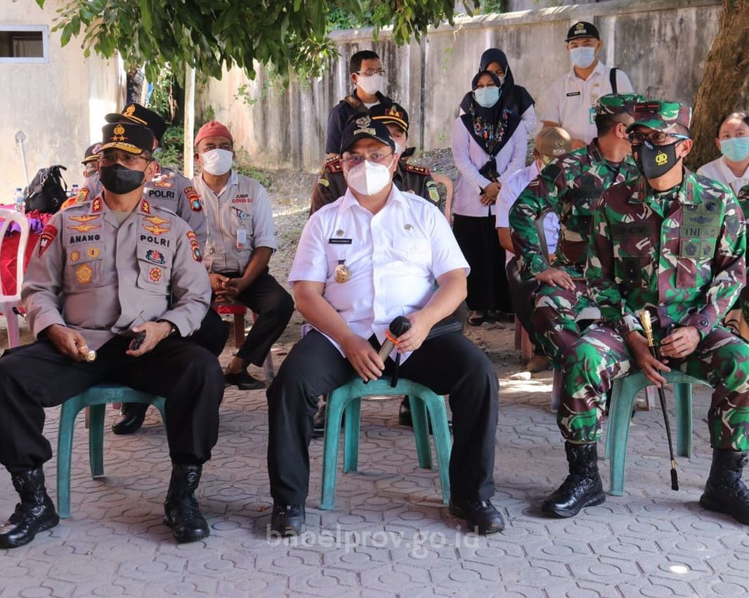 Gubernur Babel Erzaldi Rosman (tengah) bersama jajaran Polri dan TNI serta stakeholder bahu-membahu mengatasi pandemi Covid-19 di Babel.