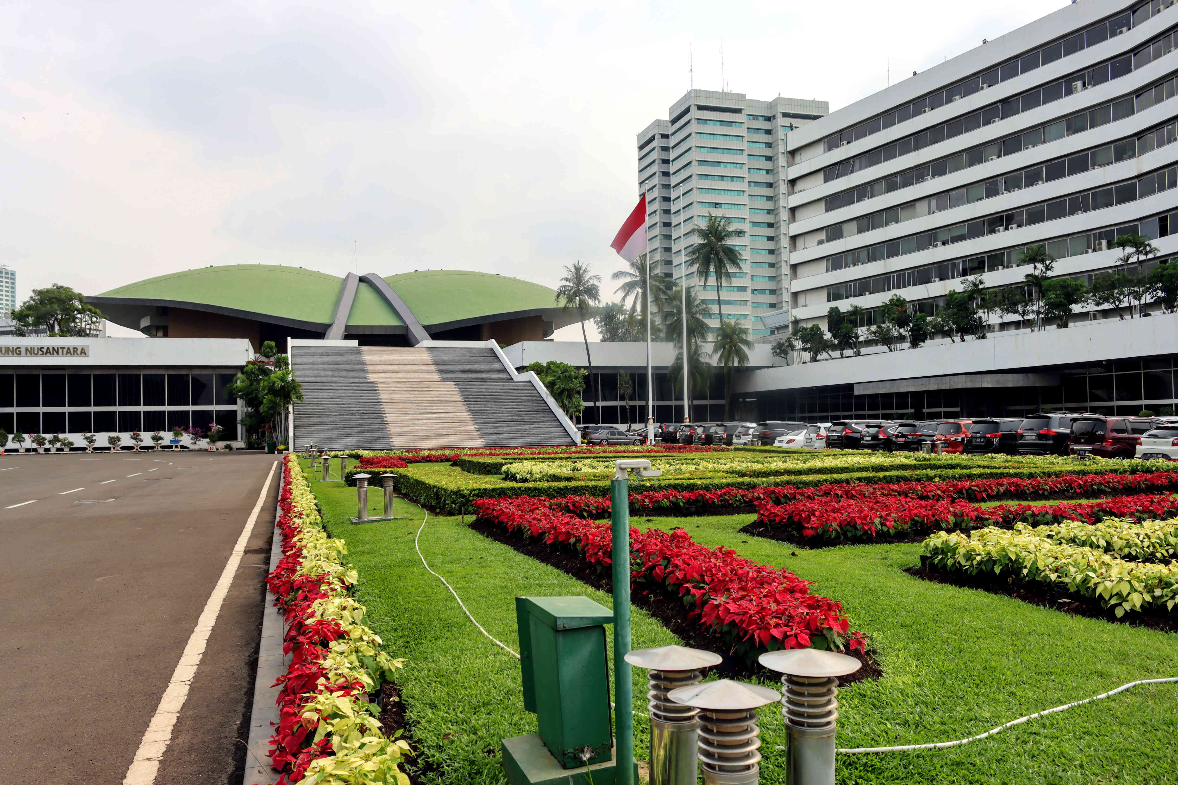 Suasana kompleks parlemen di Jakarta.