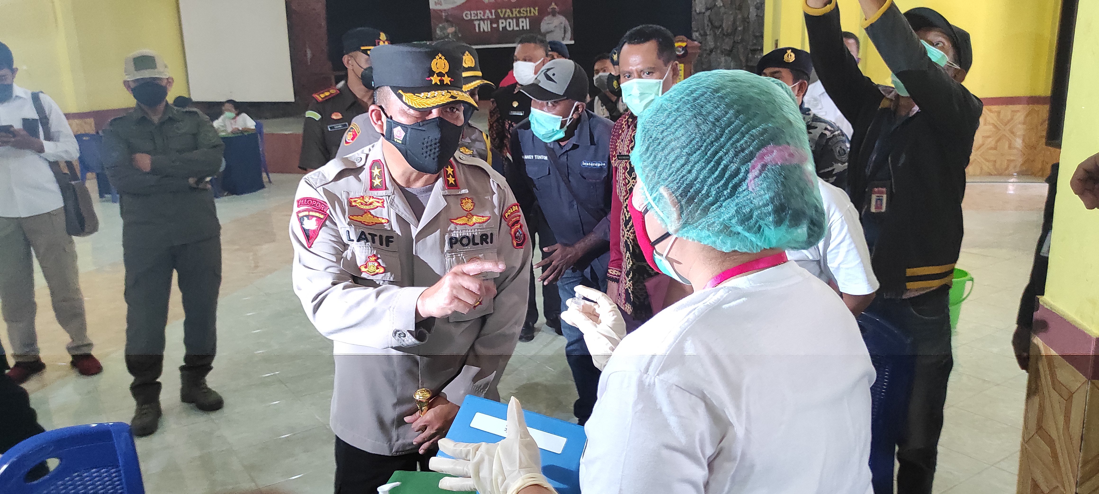 Kapolda NTT bersama Danrem Kupang mengunjungi Kabupaten Sikka