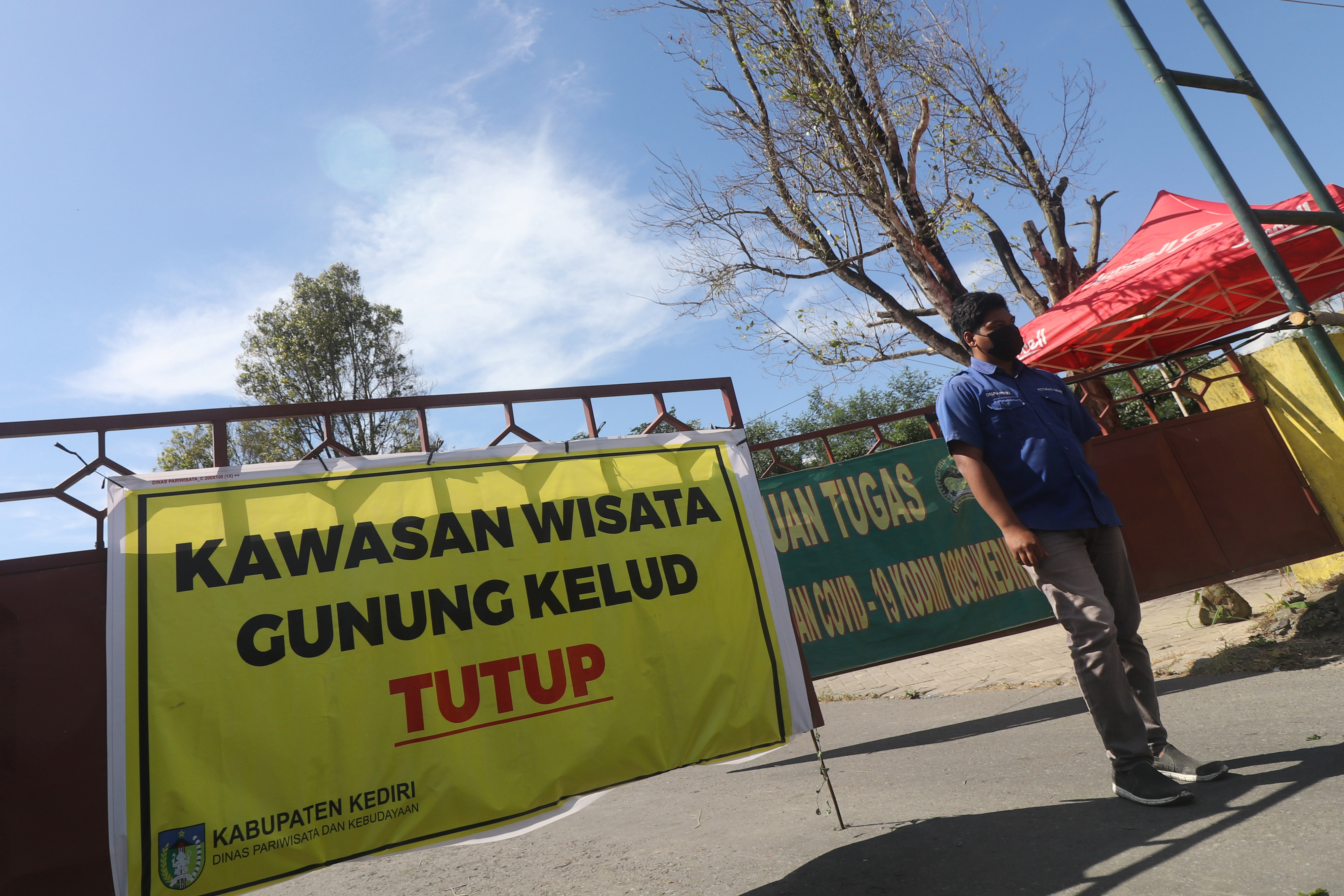 Penutupan wisata gunung kelud saat penerapan Pemberlakuan Pembatasan Kegiatan Masyarakat (PPKM) Darurat 
