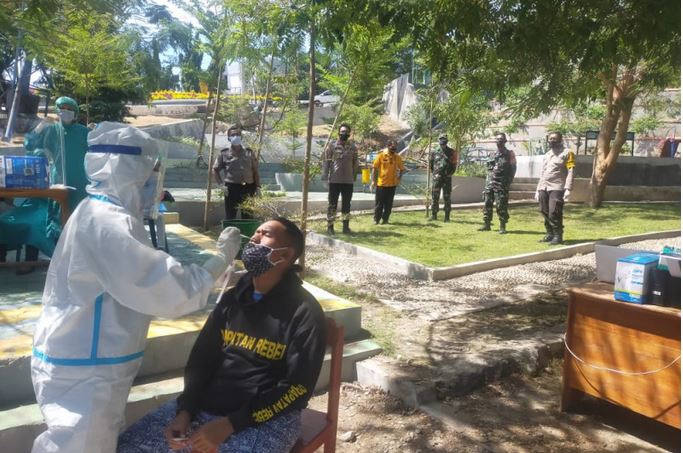 Dua Warga yang Ambil Paksa Jenazah Pasien Covid-19 di Kupang Kini Positif