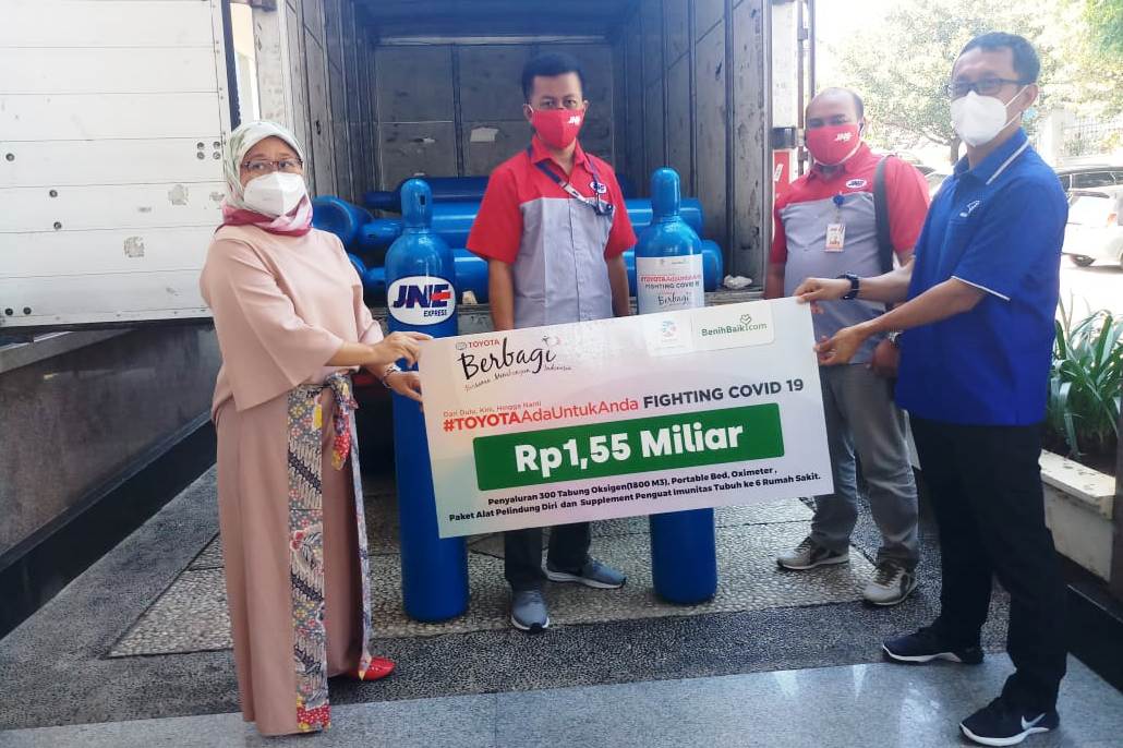 Media Group Salurkan Donasi Tabung ke Rumah Sakit Kariadi di Semarang