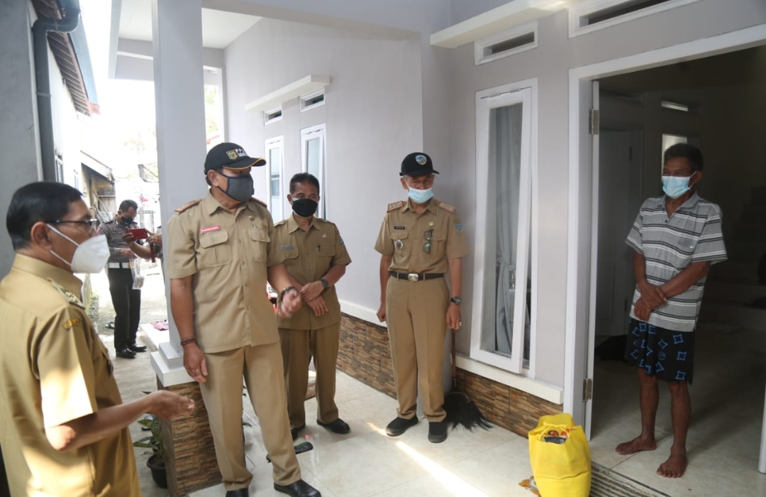 Pemkot Tasikmalaya Door to Door Salurkan Bansos Warga yang Isoman