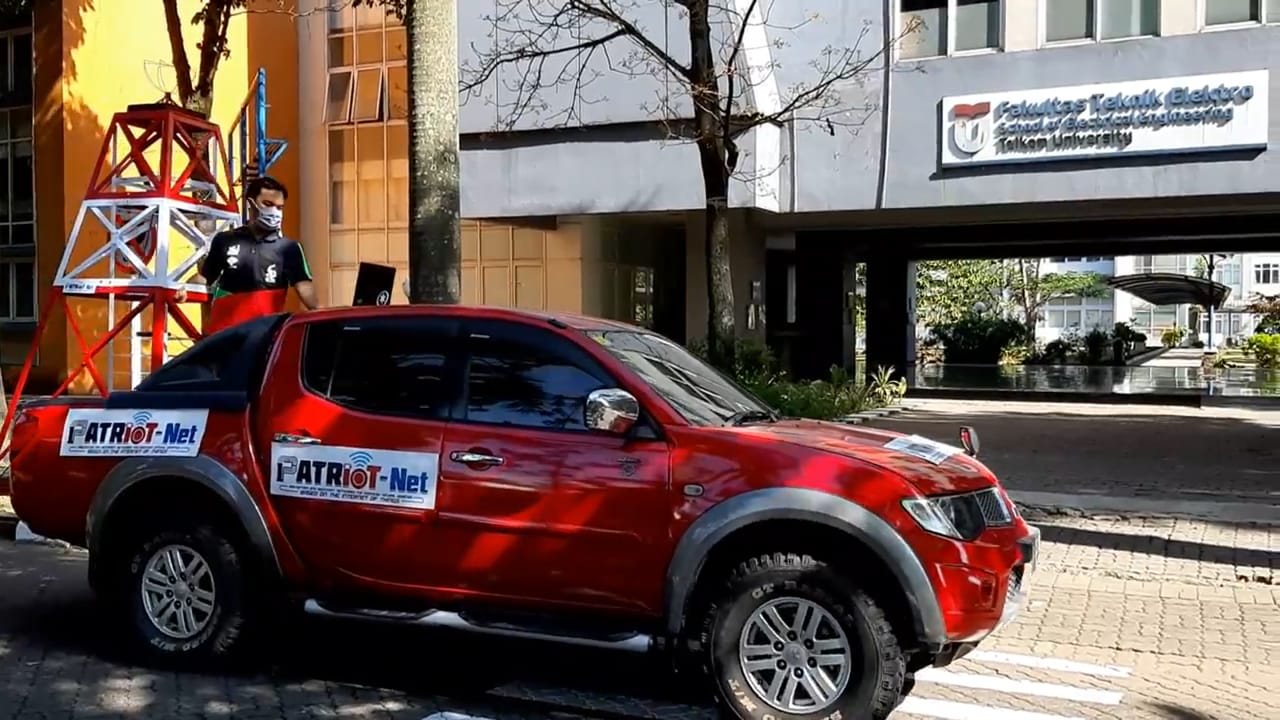 Telkom University telah berhasil menciptakan Base Station Mobile dengan nama Mobile Cognitive Radio Base Station (MCRBS).