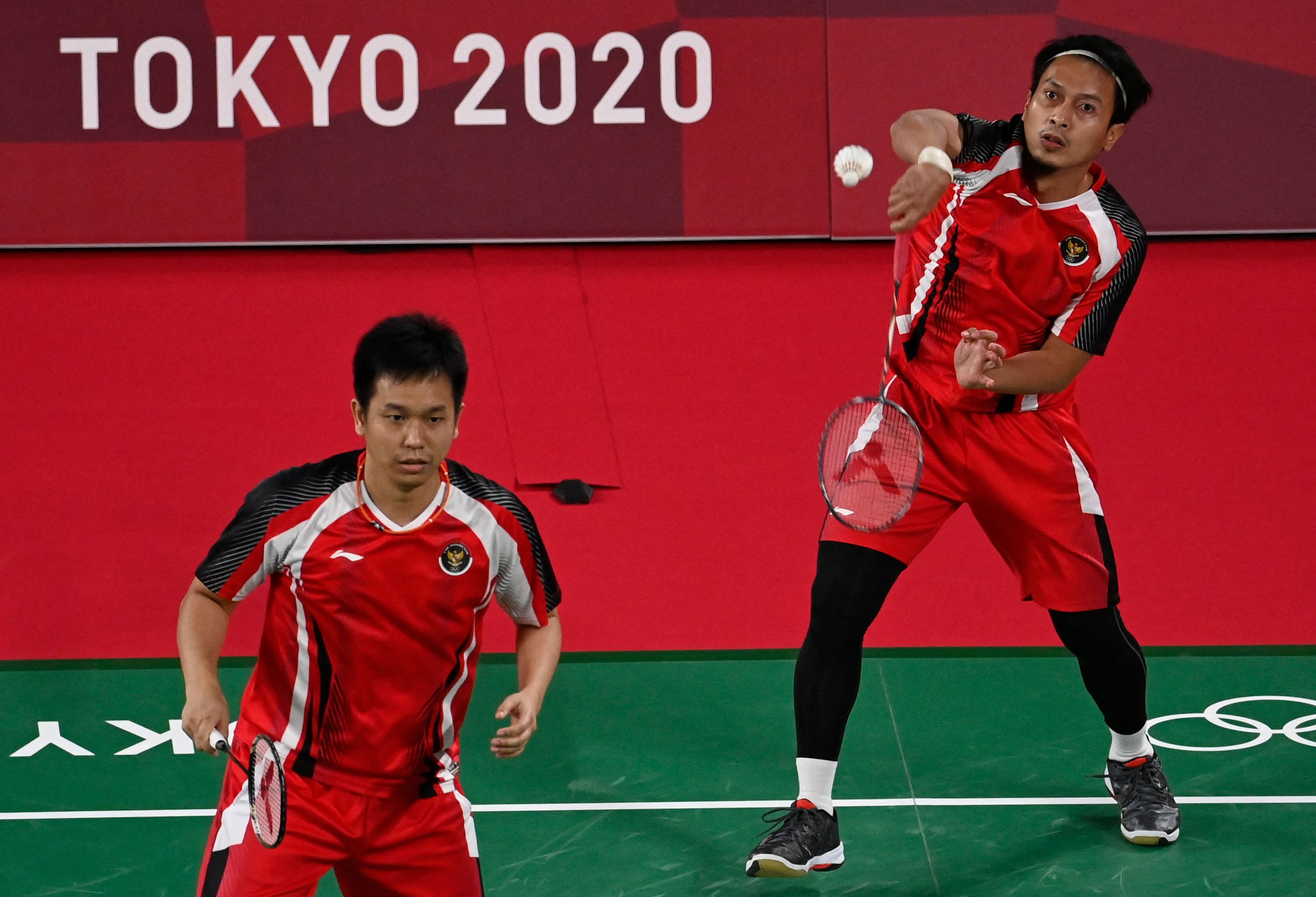 Ganda putra Indonesia Hendra Setiawan (kiri) dan Mohammad Ahsan