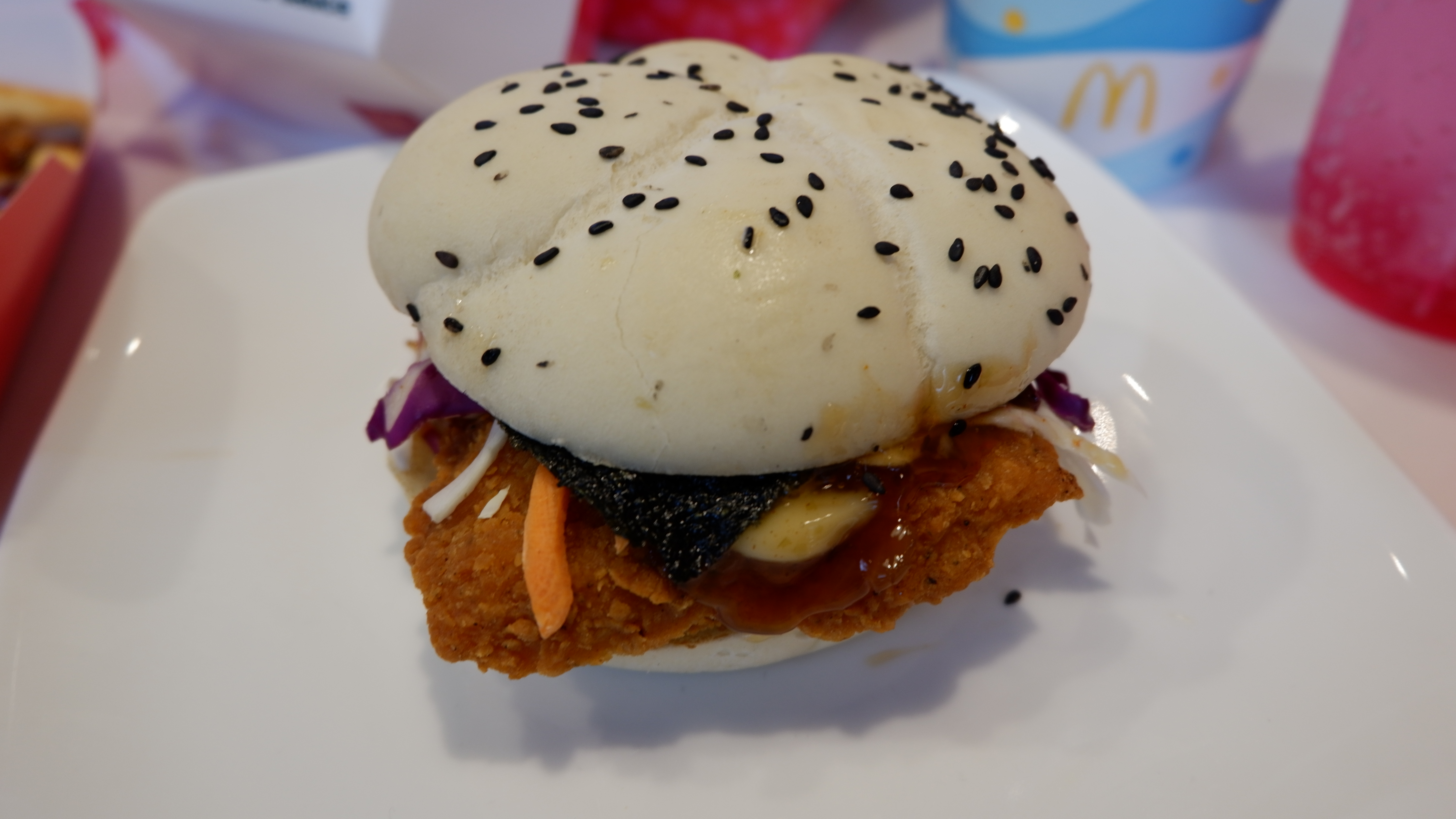 Fish Yakiniku Burger yang menjadi rangkaian Taste of Japan.