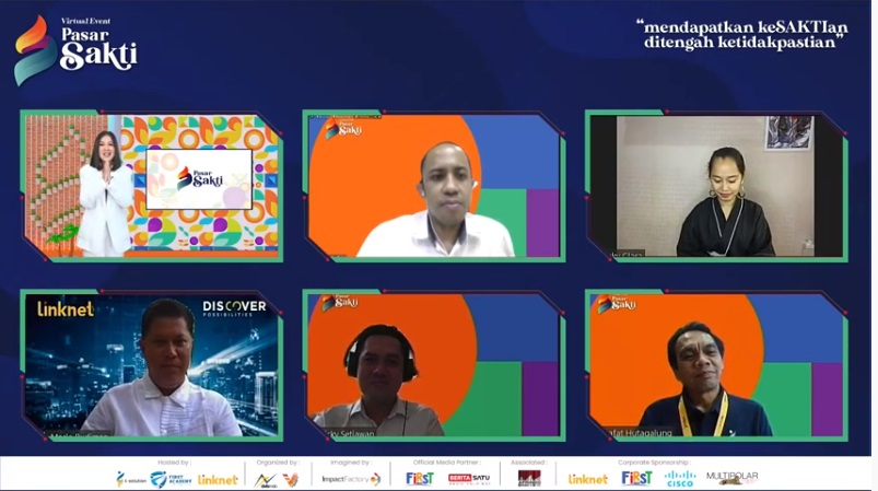 Para pembicara dalam acara pembukaan Pasar SAKTI (Shop and Share Awesome Knowledge – Things and Inspiration) .