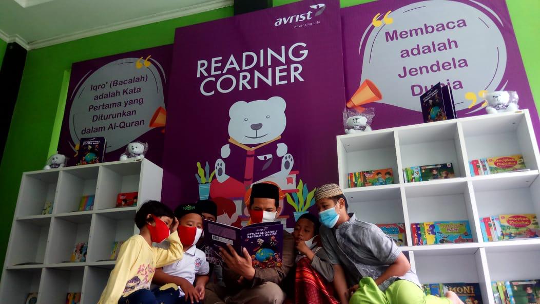Peduli Pendidikan, Avrist Sumbang Buku ke Pesantren dan Panti Asuhan