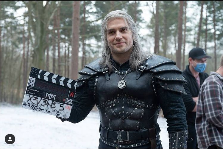 Henry Cavil saat syuting The Witcher
