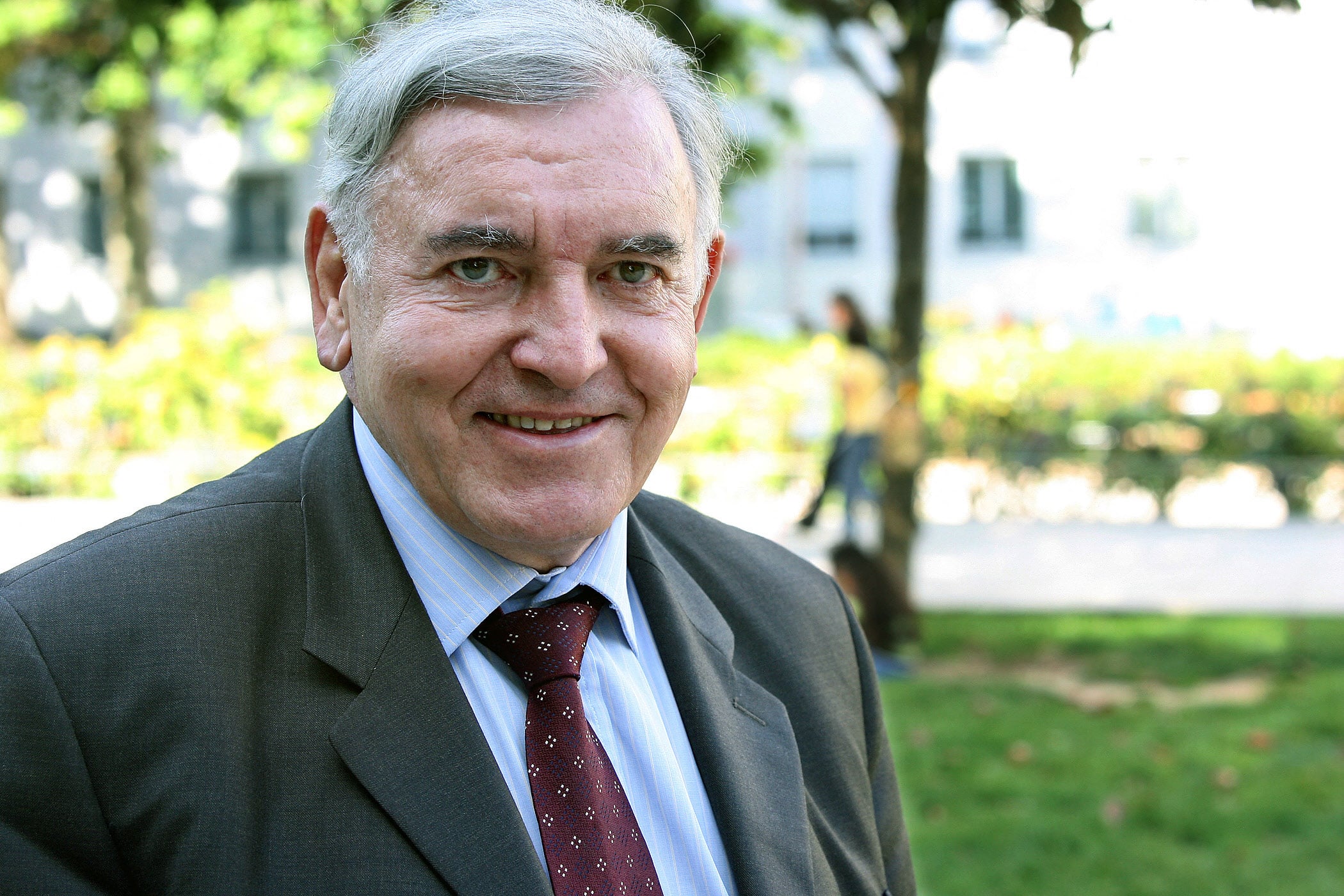 Dokter yang Pertama Lakukan Transplantasi Tangan dan Wajah Tutup Usia