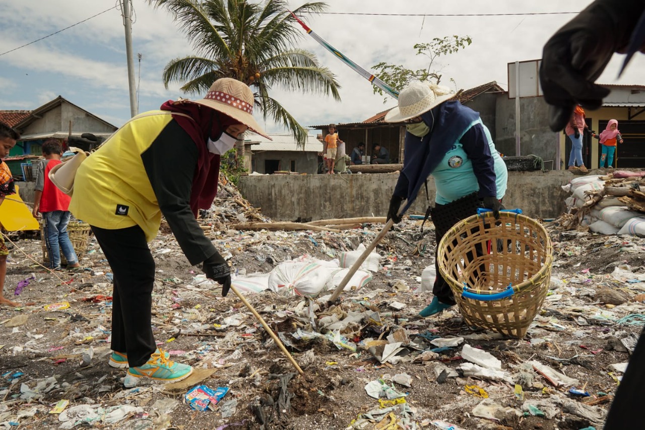 Pengelolaan sampah masih belum ditangani secara baik oleh sebagian pemkab dan pemkot di Indonesia.