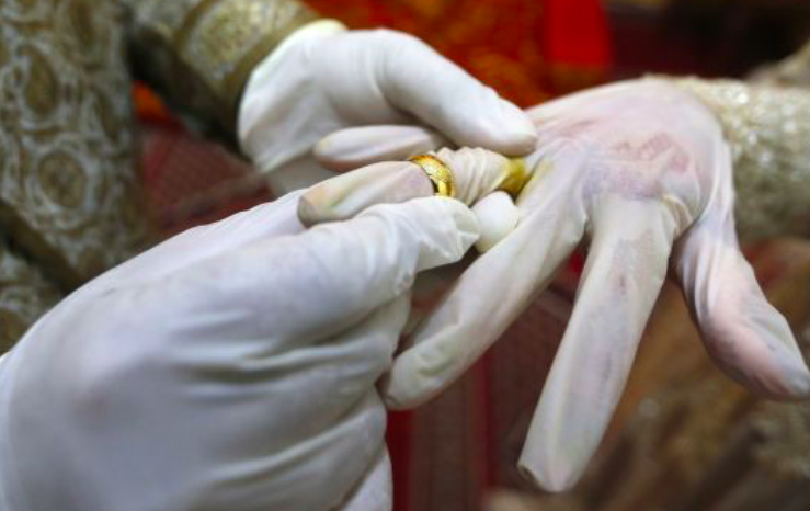 Ilustrasi - Prosesi ijab kabul pasangan calon pengantin di KUA Kecamatan Baiturrahman, Banda Aceh, Aceh, Jumat (29/5/2020). 