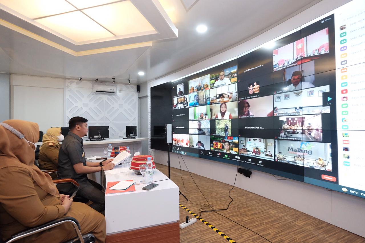 Kegiatan Webinar dengan mengangkat tema “Peluang dan Tantangan Ekspor Komoditas Pertanian Daerah” secara virtual pada Selasa (27/7).