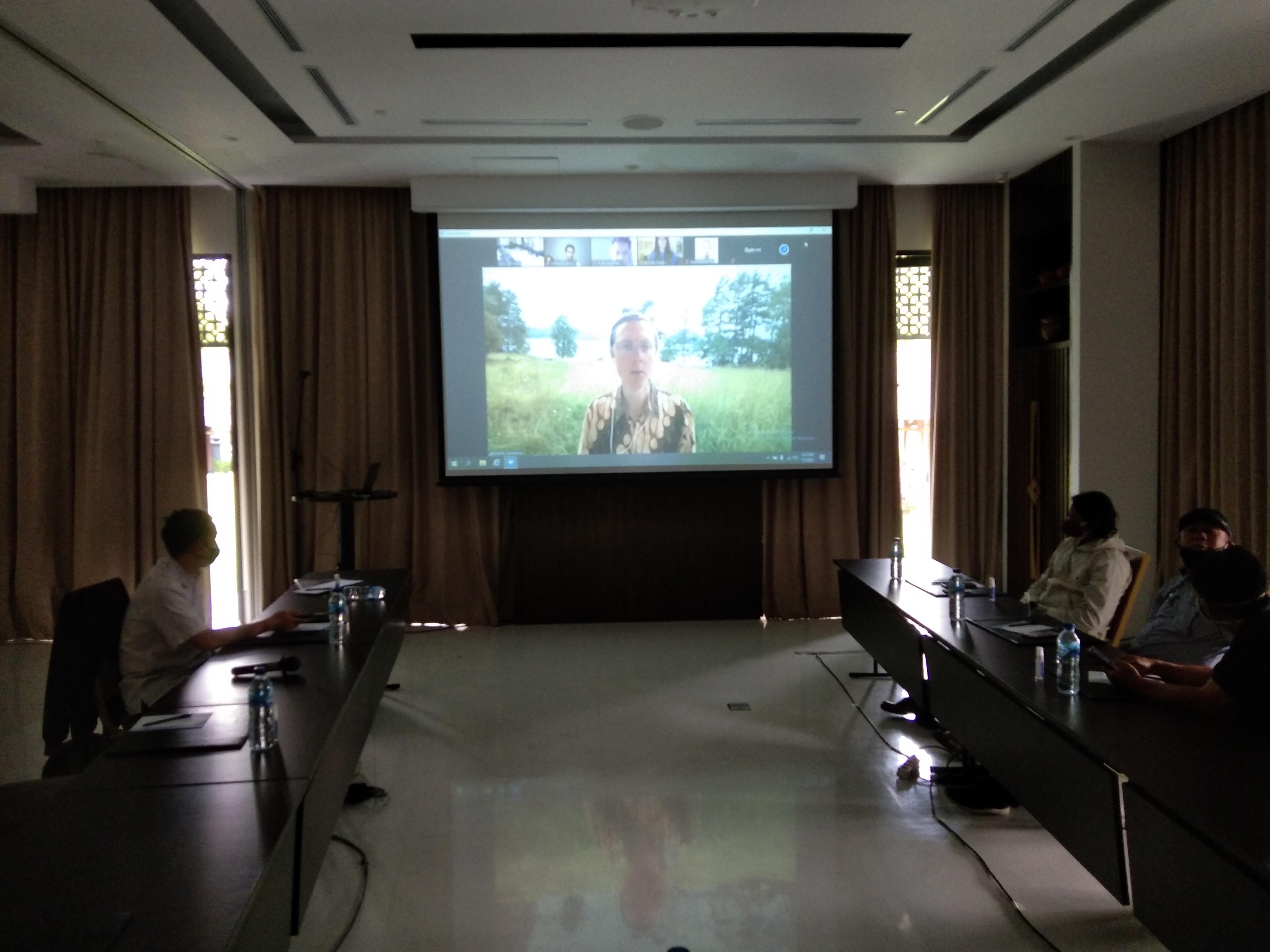 CEO Supertext Martin Jacobson dalam suatu pertemuan menggunakan aplikasi zoom di kampus UGM, Rabu (7/7)