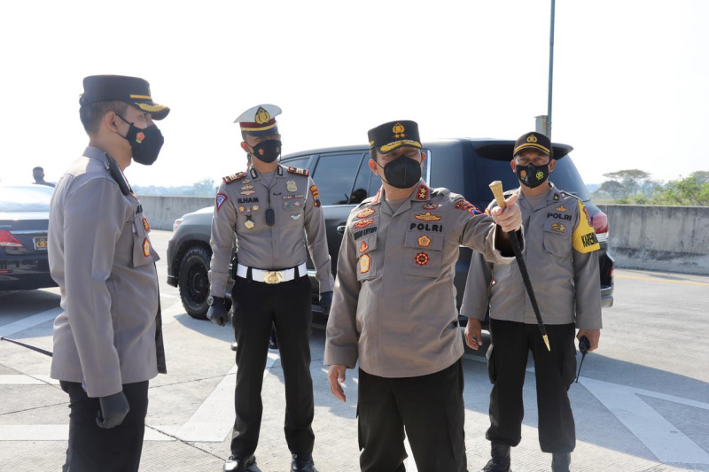 Kapolda Jateng Irjen Ahmad Luthfi saat meninjau exit tol Tunjungan Sambung Macan, Sragen