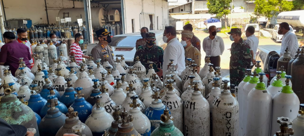 Persediaan oksigen di salah satu agen penjual di Kota Surakarta, Jawa Tengah