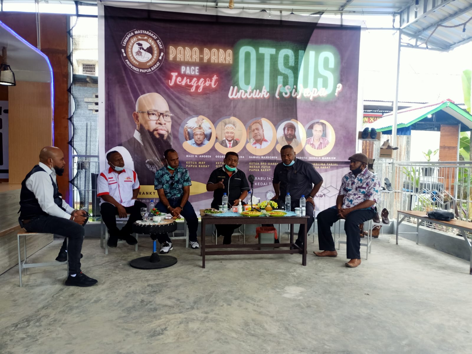 Acara Dialog dengan tema 'Otsus Untuk Siapa' yang dihadiri lembaga dan elemen di Papua Barat.