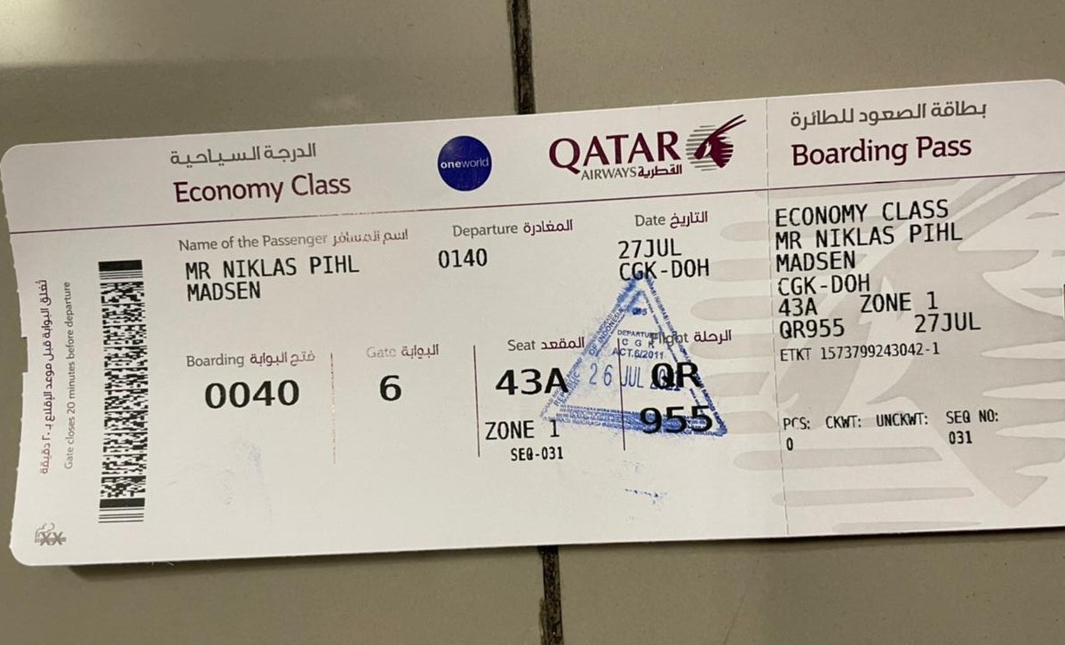 Tiket WNA Denmark atas nama Nicklas Pihl Madsen, dideportasi dari Indonesia, Selasa (27/7)