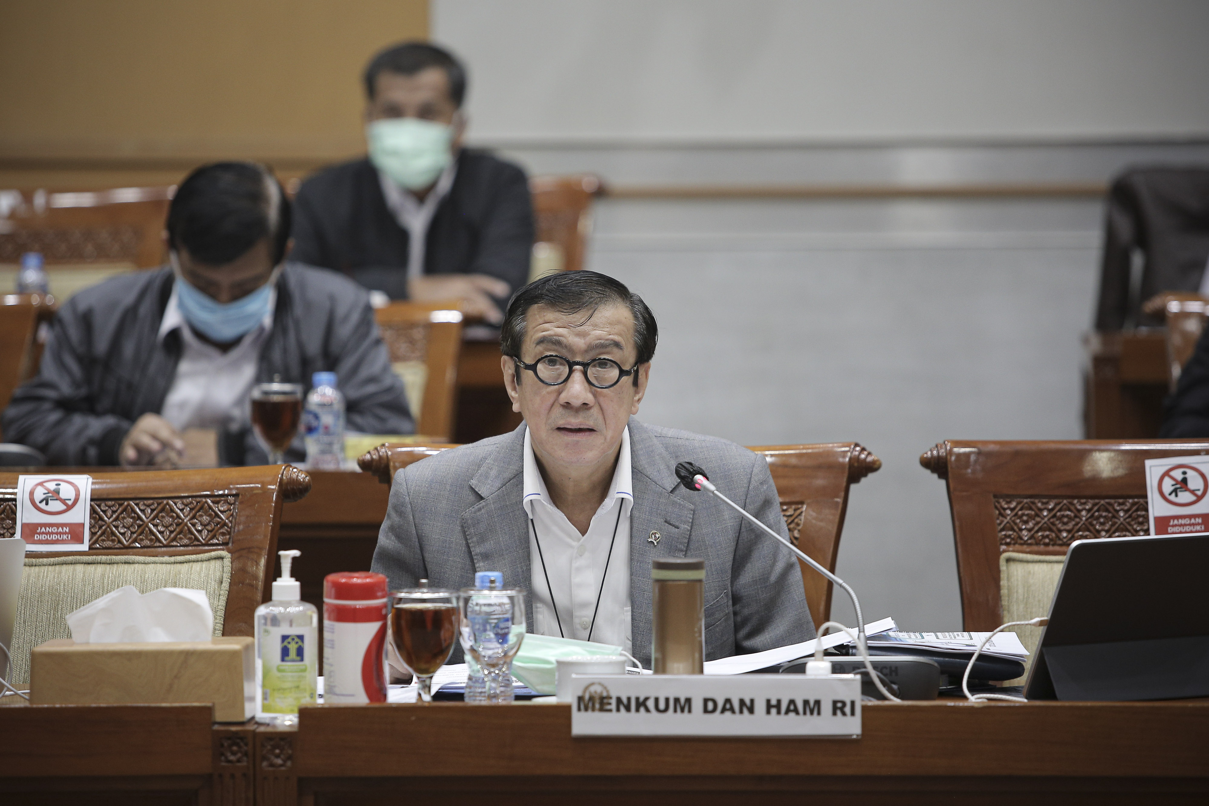 Menhumkam Yasonna Laoly saat mengikuti rapat kerja dengan Komisi III DPR RI.