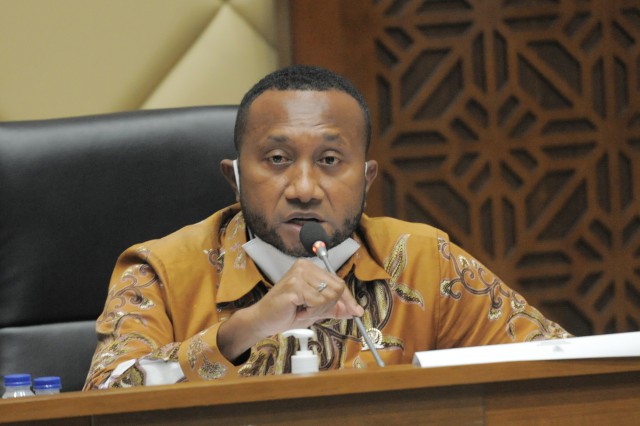 Wakil Ketua Pansus Otonomi Khusus (Otsus) Papua DPR RI Yan Permenas Mandenas. 