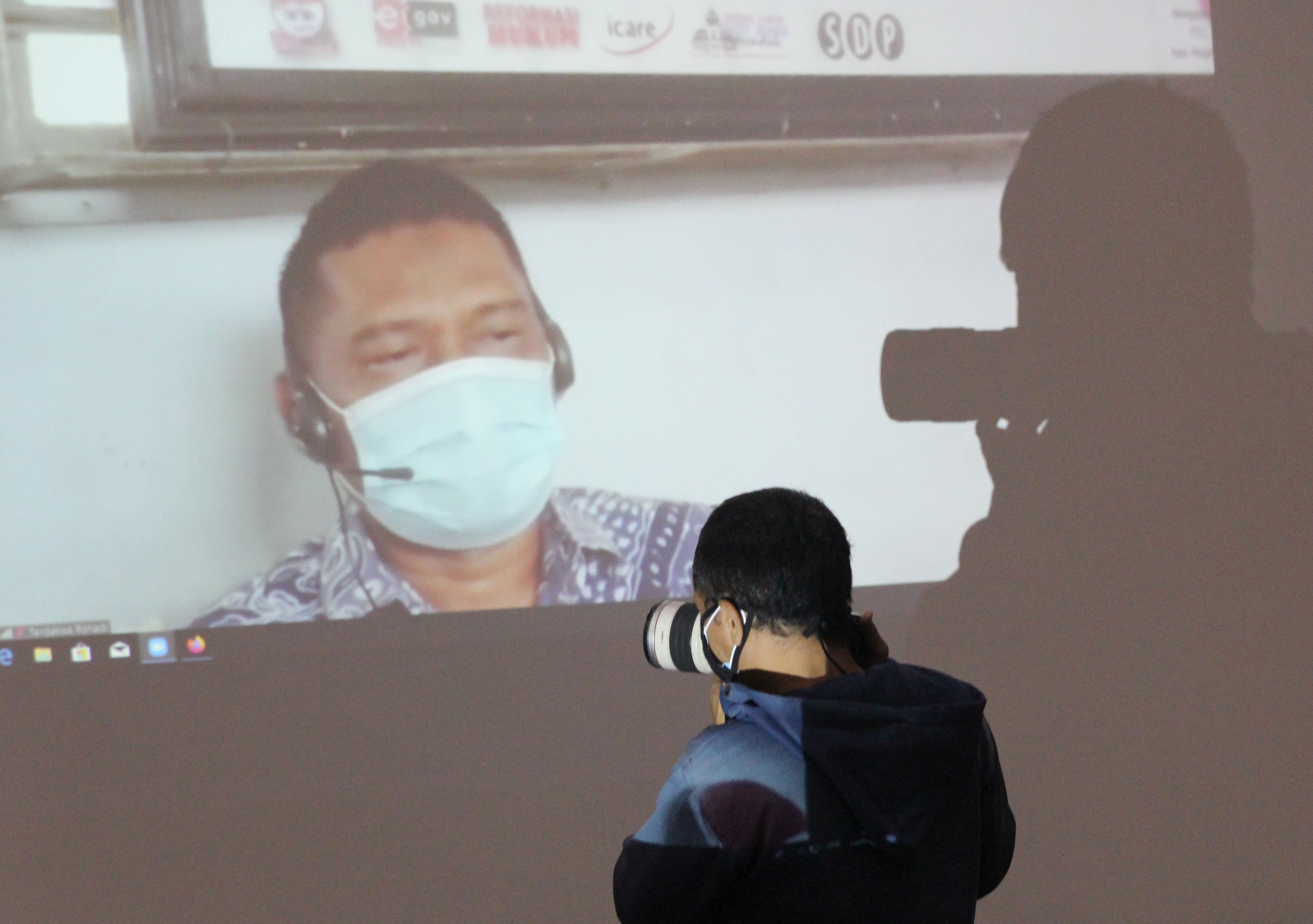 Mantan Panitera Pengganti PN Jakarta Utara Rohadi saat mengikutu sidang putusan secara virtual. 