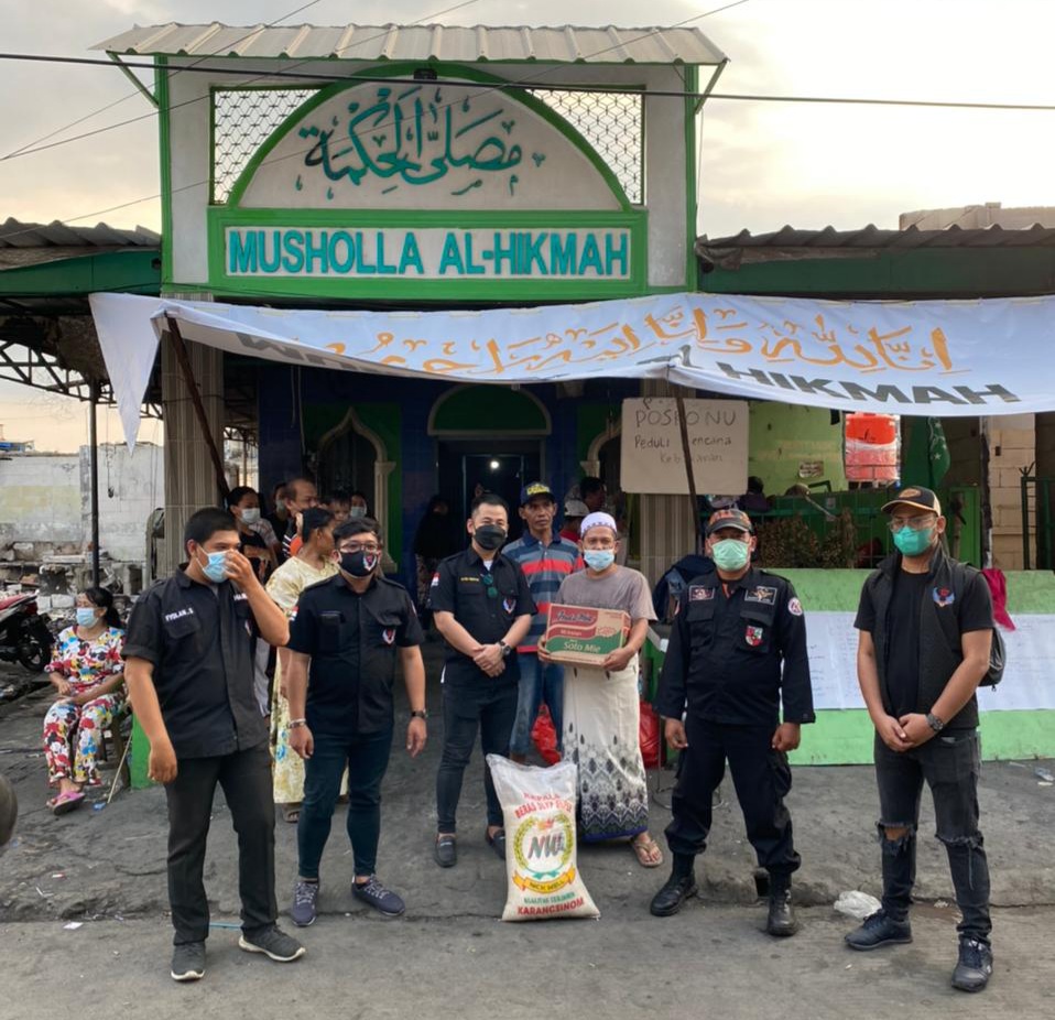 Hari Raya Idul Adha, Komunitas ini Bagikan Sembako kepada Korban Kebakaran