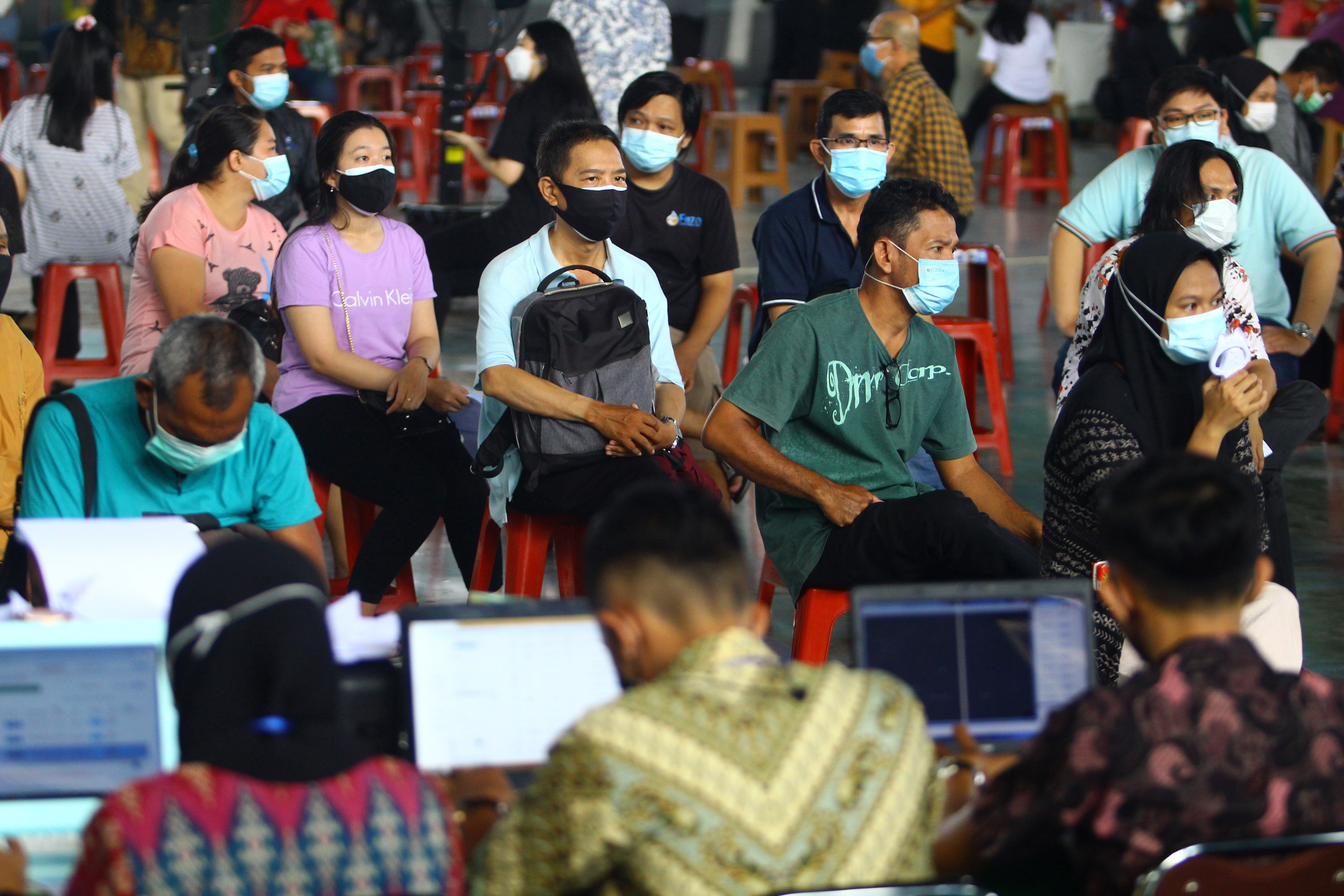 Warga Pontianak, Kalimantan Barat menjalani observasi usai vaksinasi Covid-19