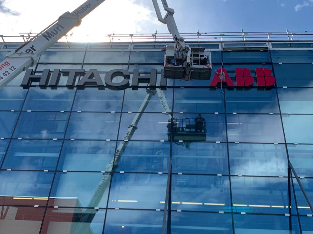 Ilustrasi kantor Hitachi di Zurich, Swiss