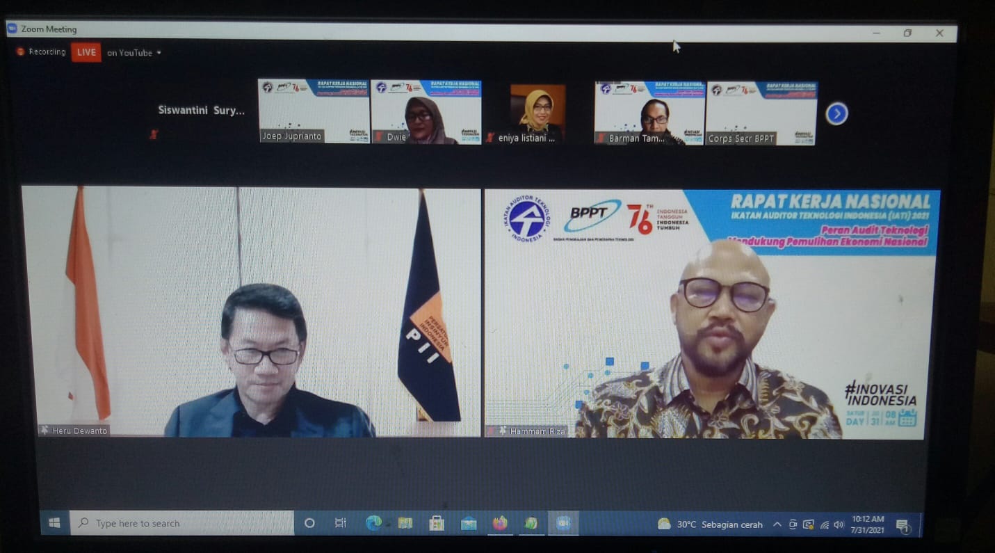 Ketua PII Heru Dewanto bersama Ketua Umum IATI Hammam Riza dalam pembukaan raker Ikatan Auditor Teknologi Indonesia, Sabtu (31/7/2021)