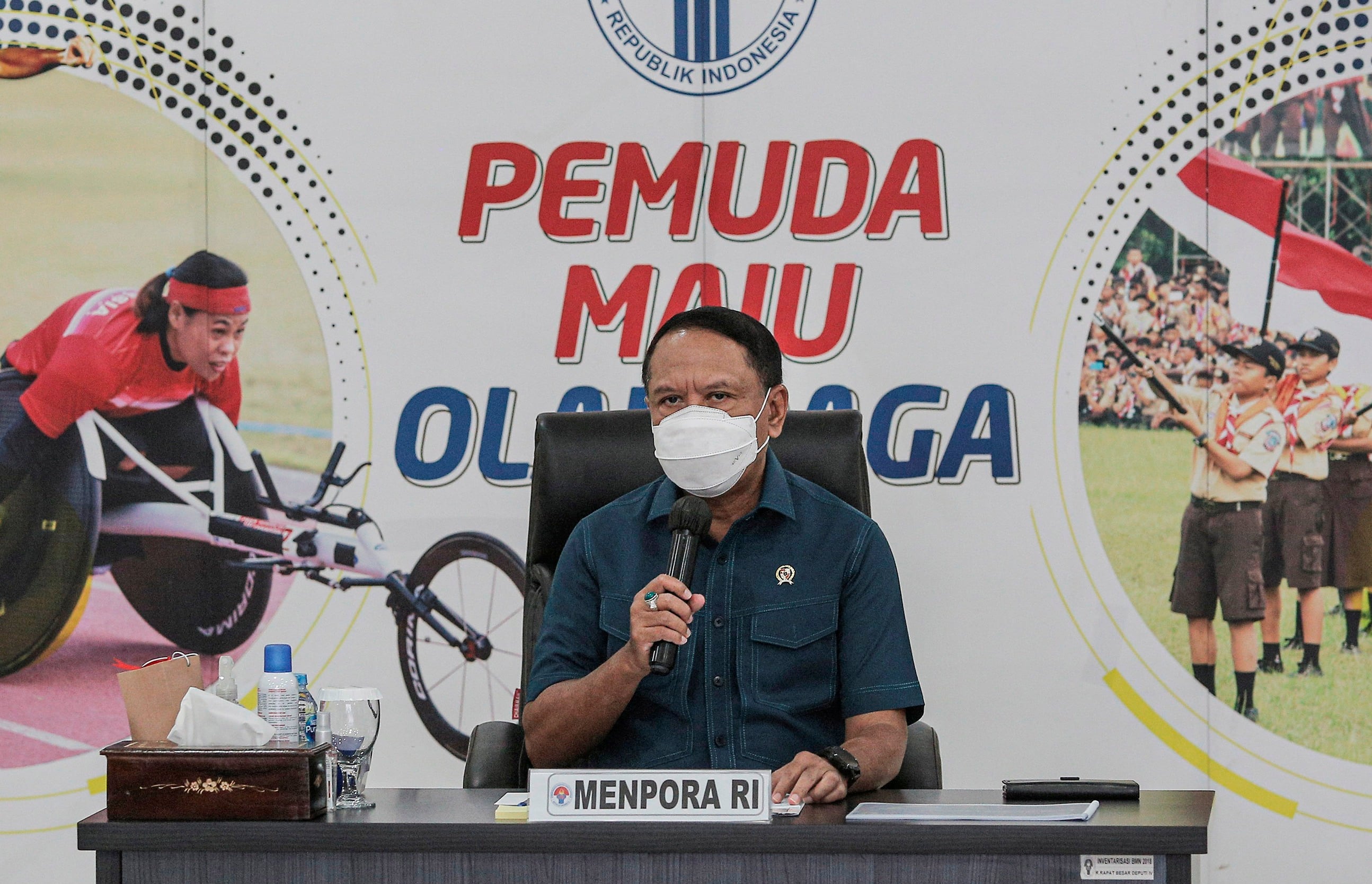  Menteri Pemuda dan Olahraga Zainudin Amali memimpin rapat koordinasi di Wisma Auditorium Kemenpora, Jakarta.