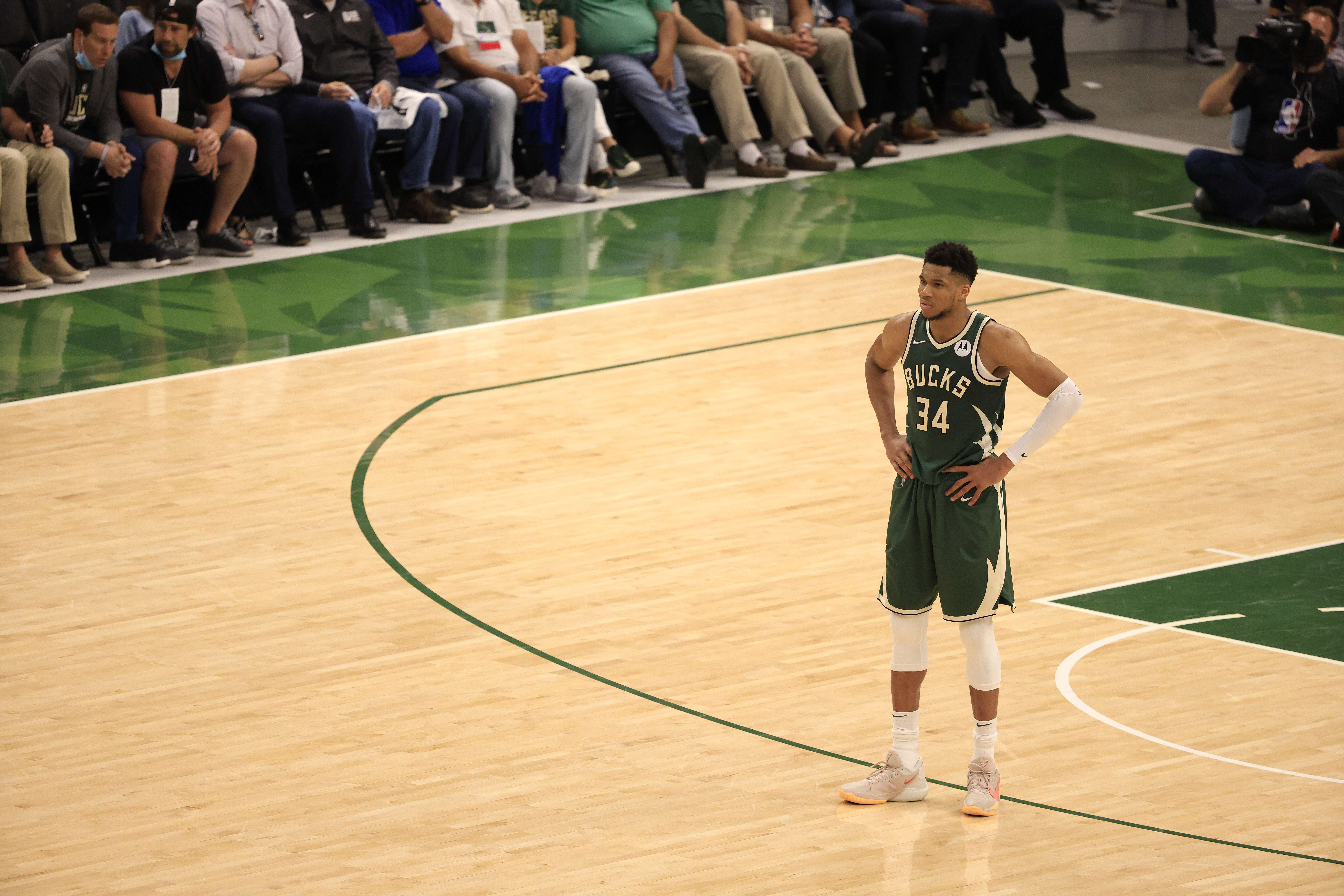 Forward Milwaukee Bucks Giannis Antetokounmpo