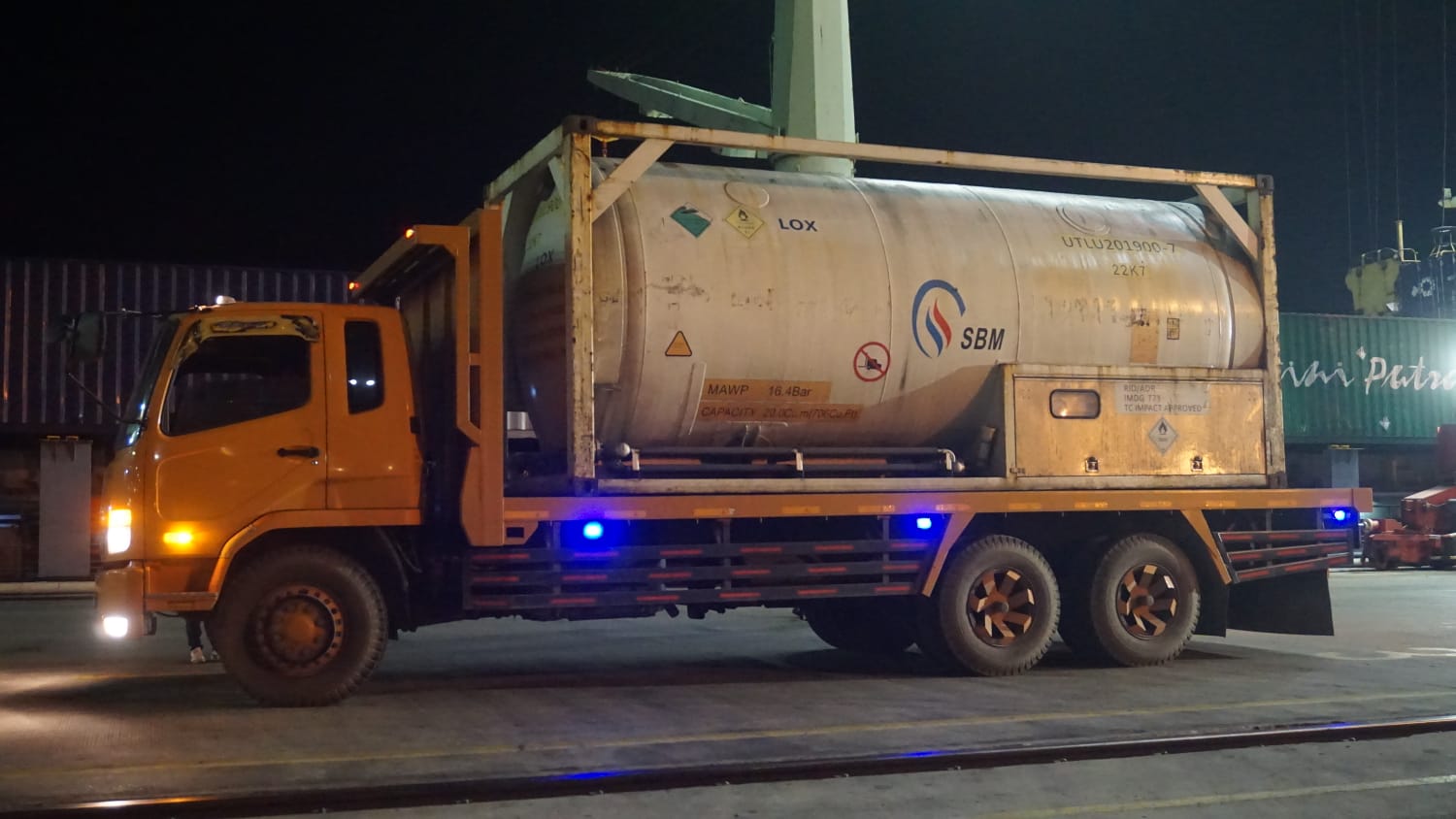 Sebanyak 56 ton liquid oksigen tiba di pelabuhan Trisakti Banjarmasin, Kalsel, Minggu (25/7).