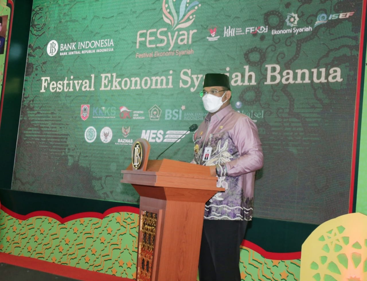 Pj Gubernur Kalsel Safrizal ZA saat pembukaan Festival Ekonomi Syariah di Kalsel.