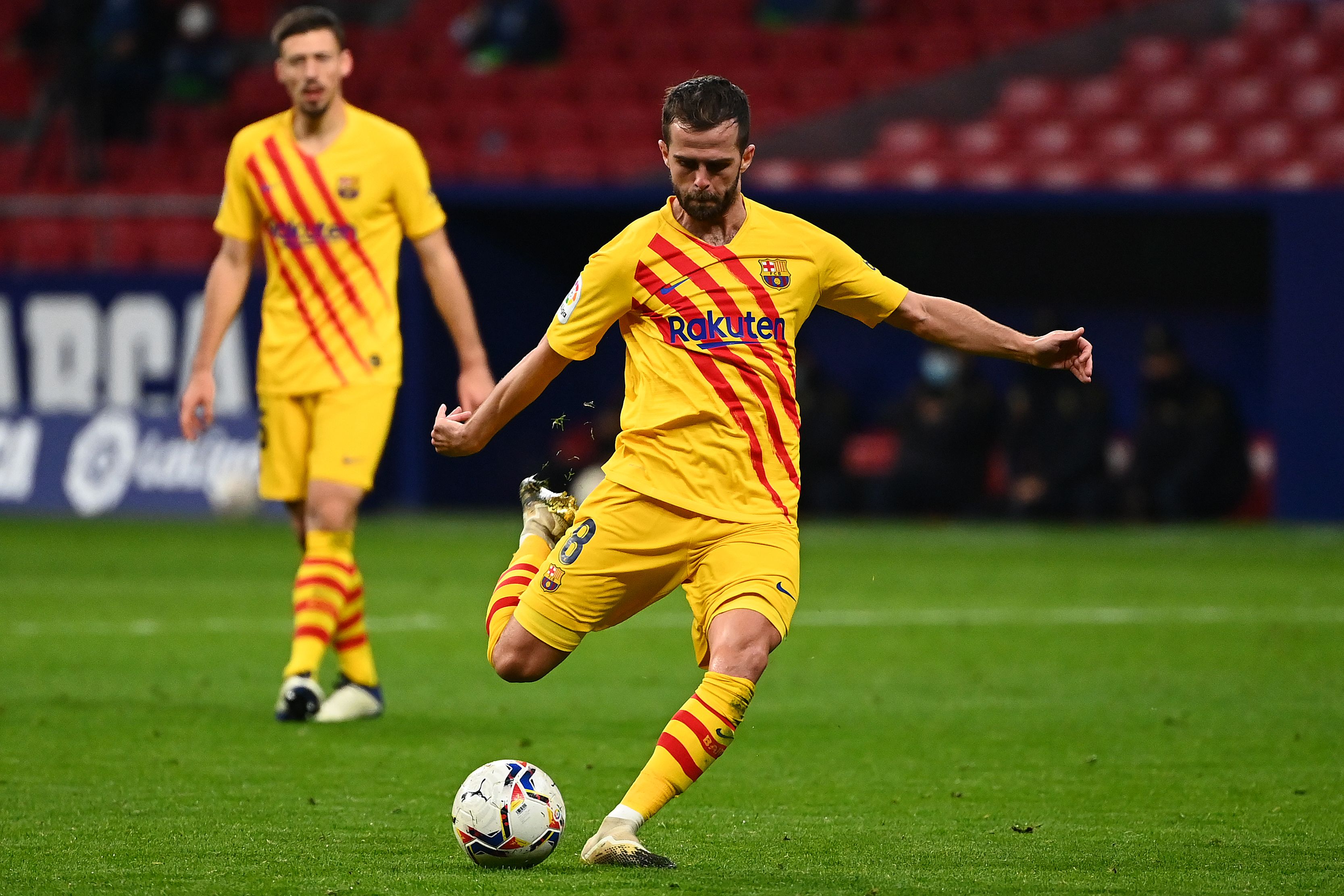 Pemain Barcelona Miralem Pjanic