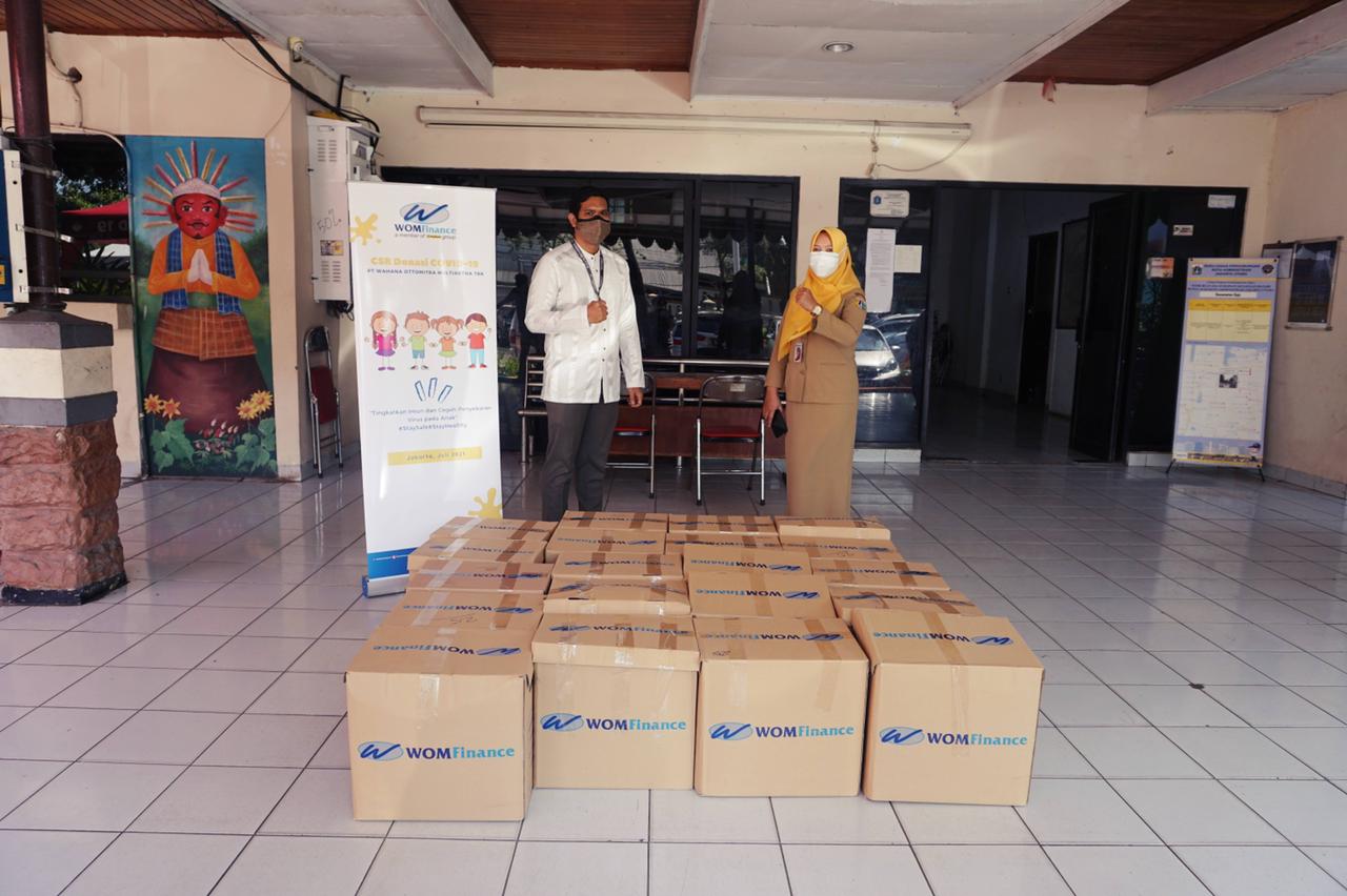 Donasi paket Multivitamin dari WOM Finance