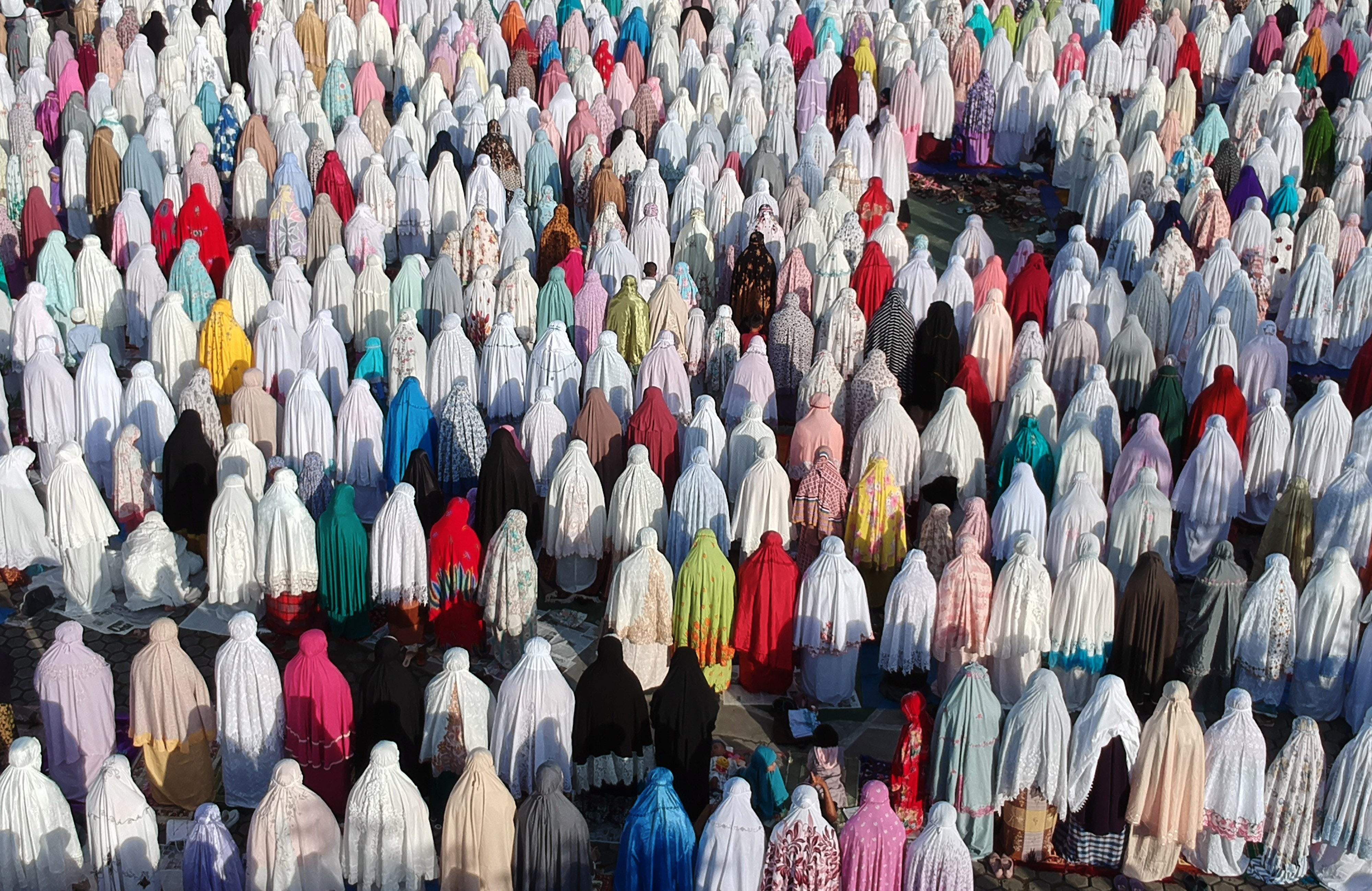 Ilustrasi umat muslim melaksanakan salat Iduladha sebelum pandemi covid-19.