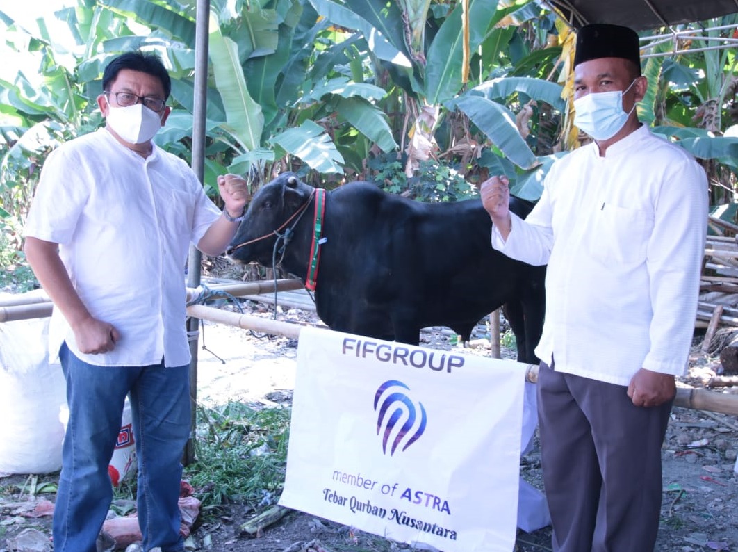 Seremoni penyerahan hewan kurban untuk masyarakat.