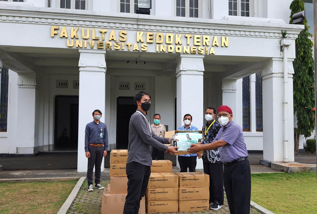 BPJAMSOSTEK Berikan Bantuan 18.000 Masker Medis Kepada Fakultas Kedokteran UI