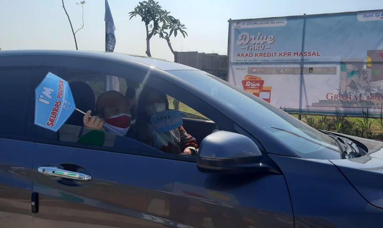 Menggelar proses akad kredit secara Drive Thru jadi terobosan developer di masa pandemi. 