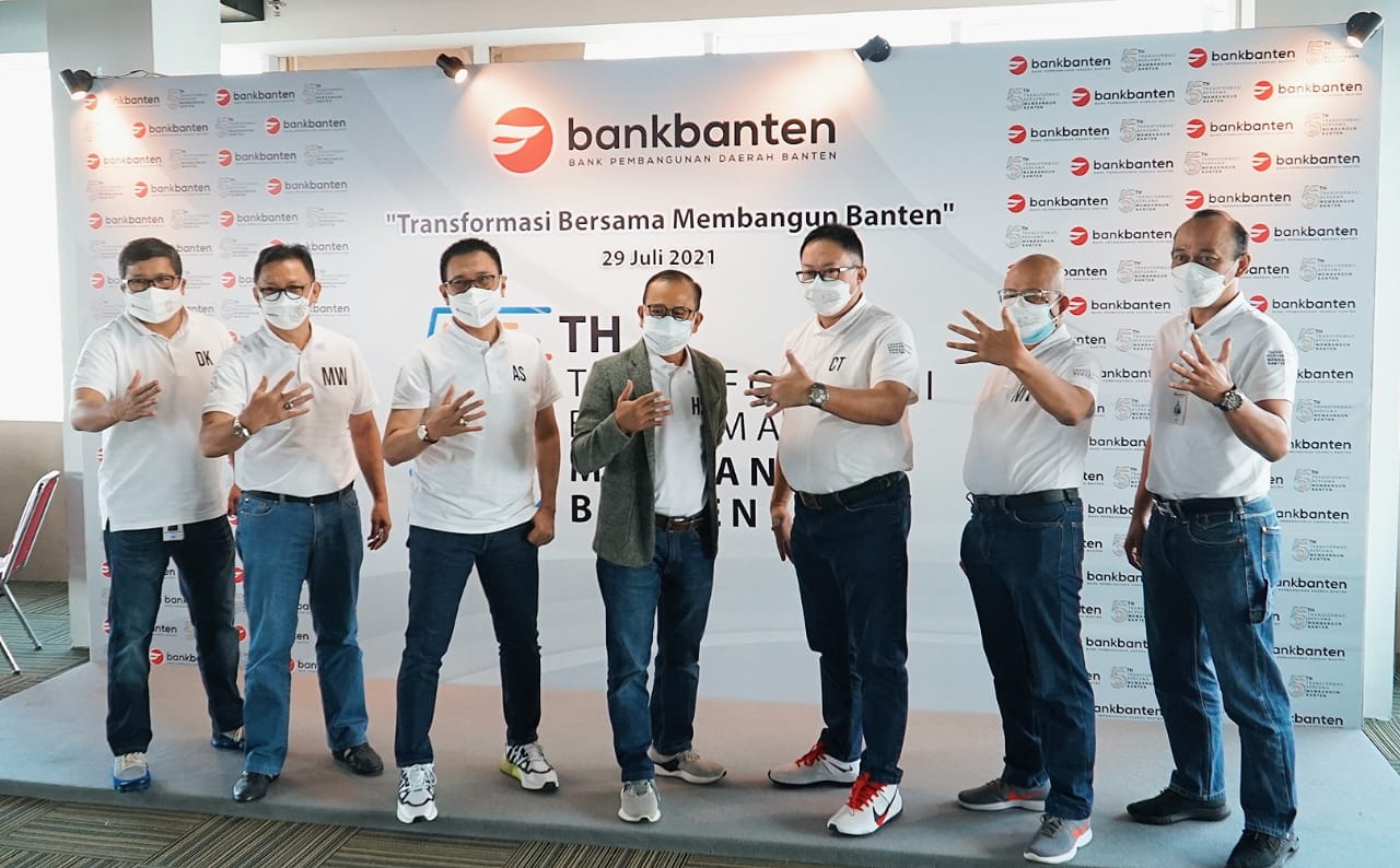Direksi dan Komisaris Bank Banten pada momen HUT Ke-5 Bank Banten