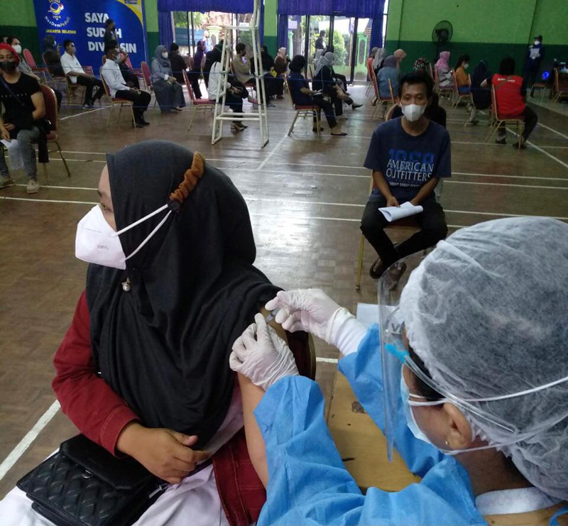 Ratusan Warga Ikuti Vaksinasi di NasDem