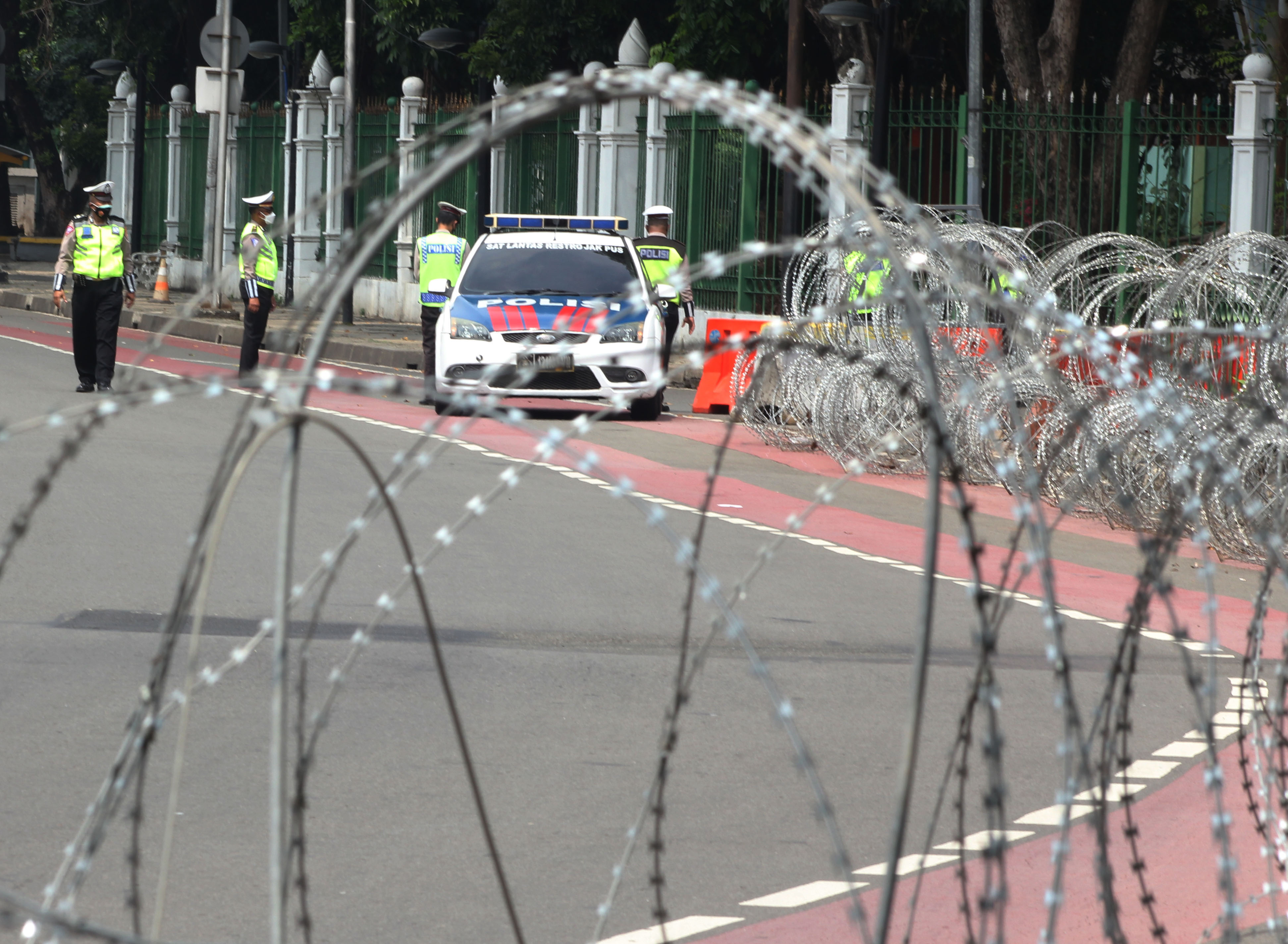 Polisi melakukan sejumlah langkah mengantisipasi seruan demo 'Jokowi End Game'.