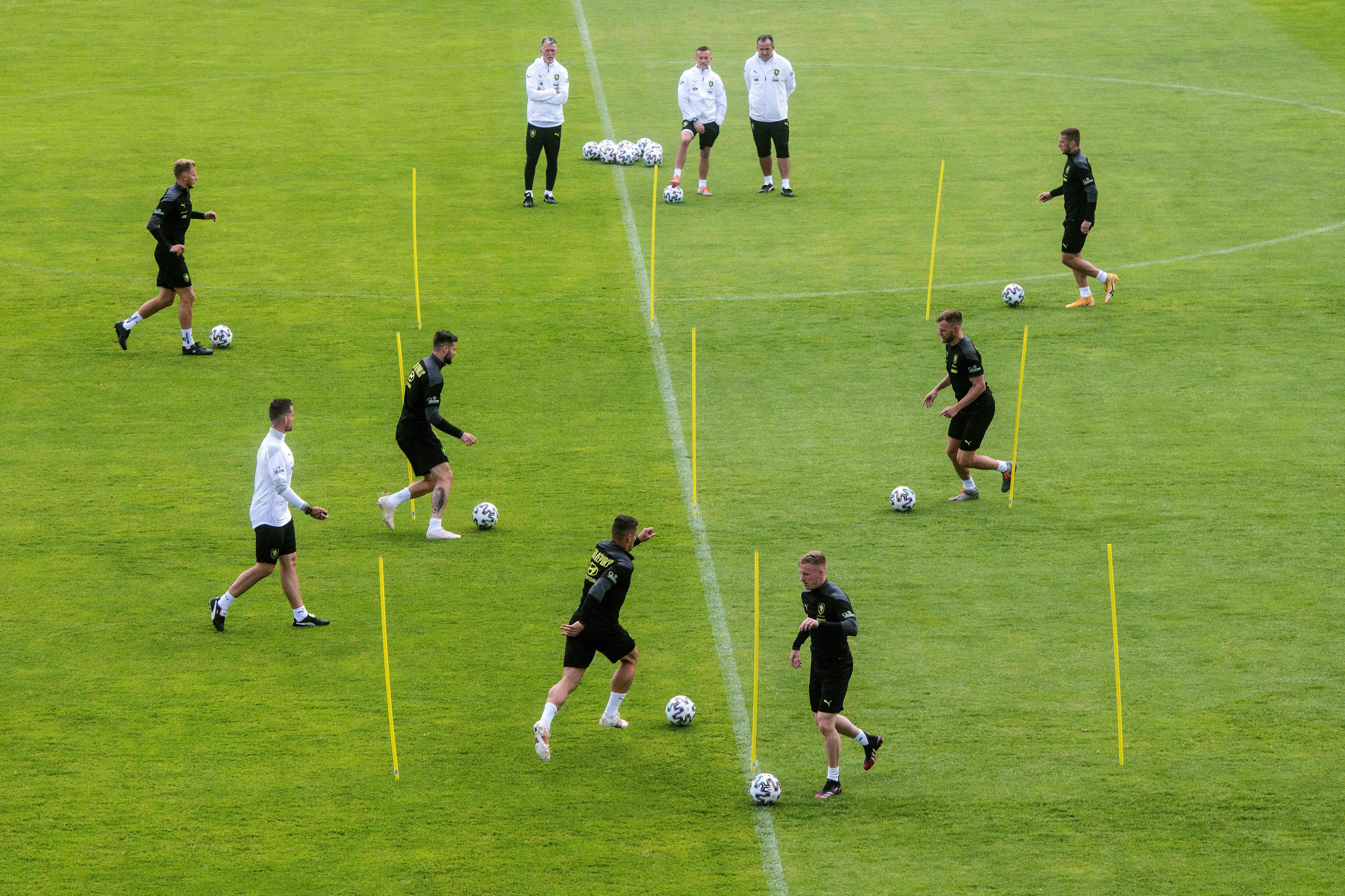 Para pemain timnas Rep Ceko berlatih menjelang laga perempat final Piala Eropa melawan Denmark.