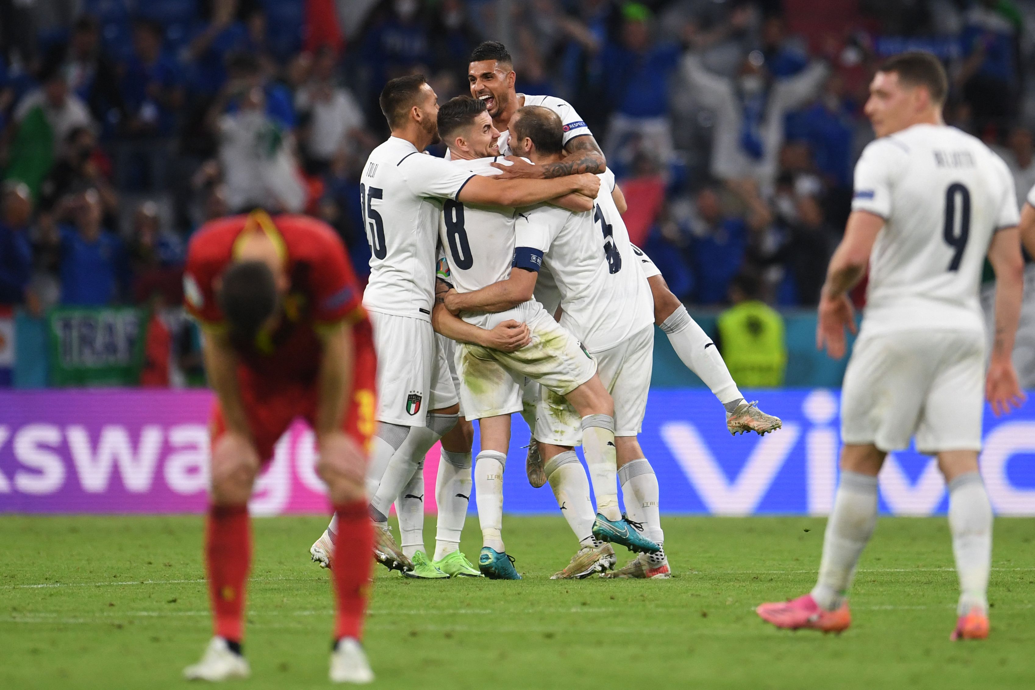 Timnas Italia melakukan selebrasi usai mengalahkan Belgia di laga perempat final Piala Eropa 2020.