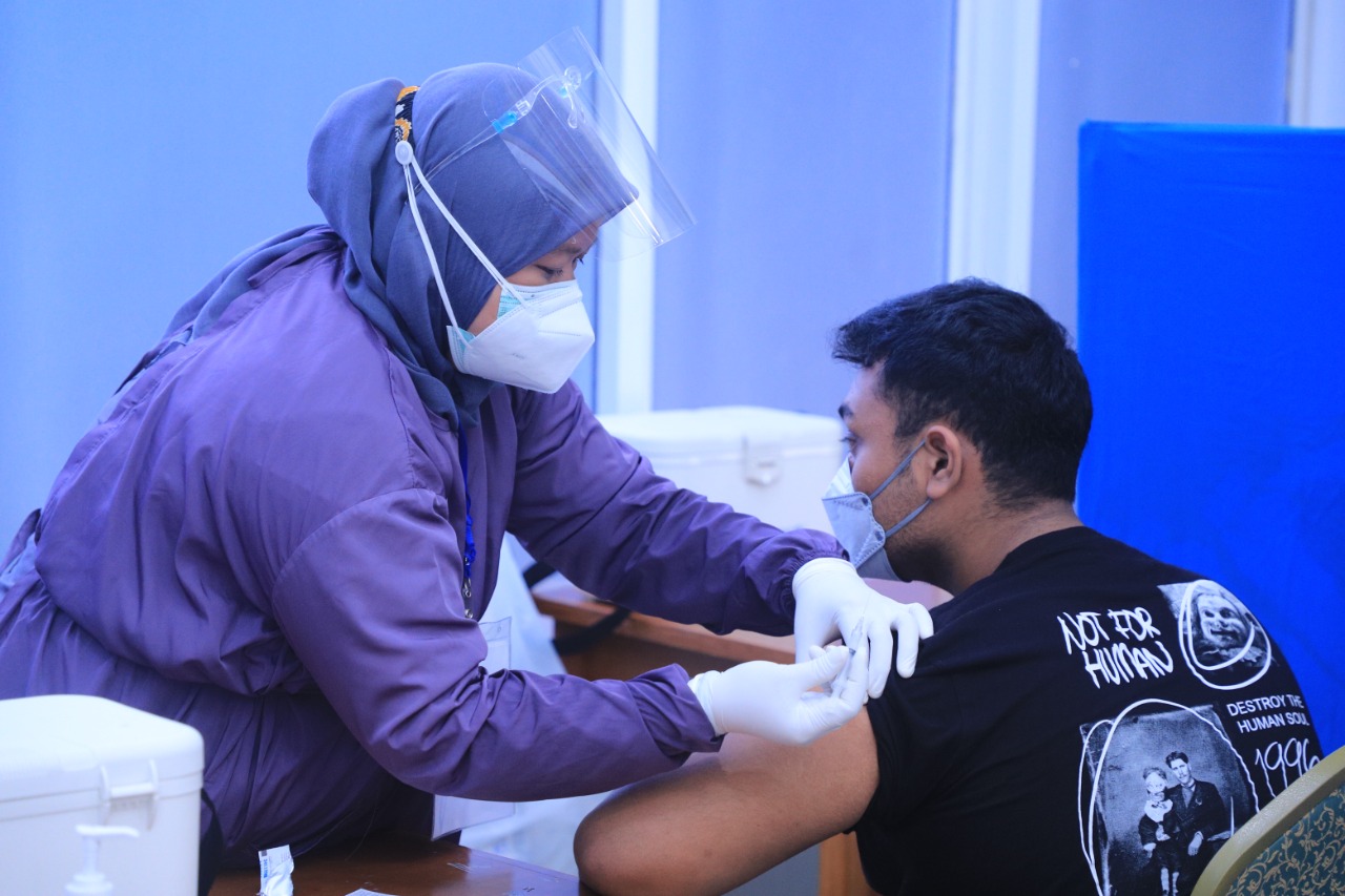 Kegiatan vaksinasi covid-19 di Universitas Pancasila.  